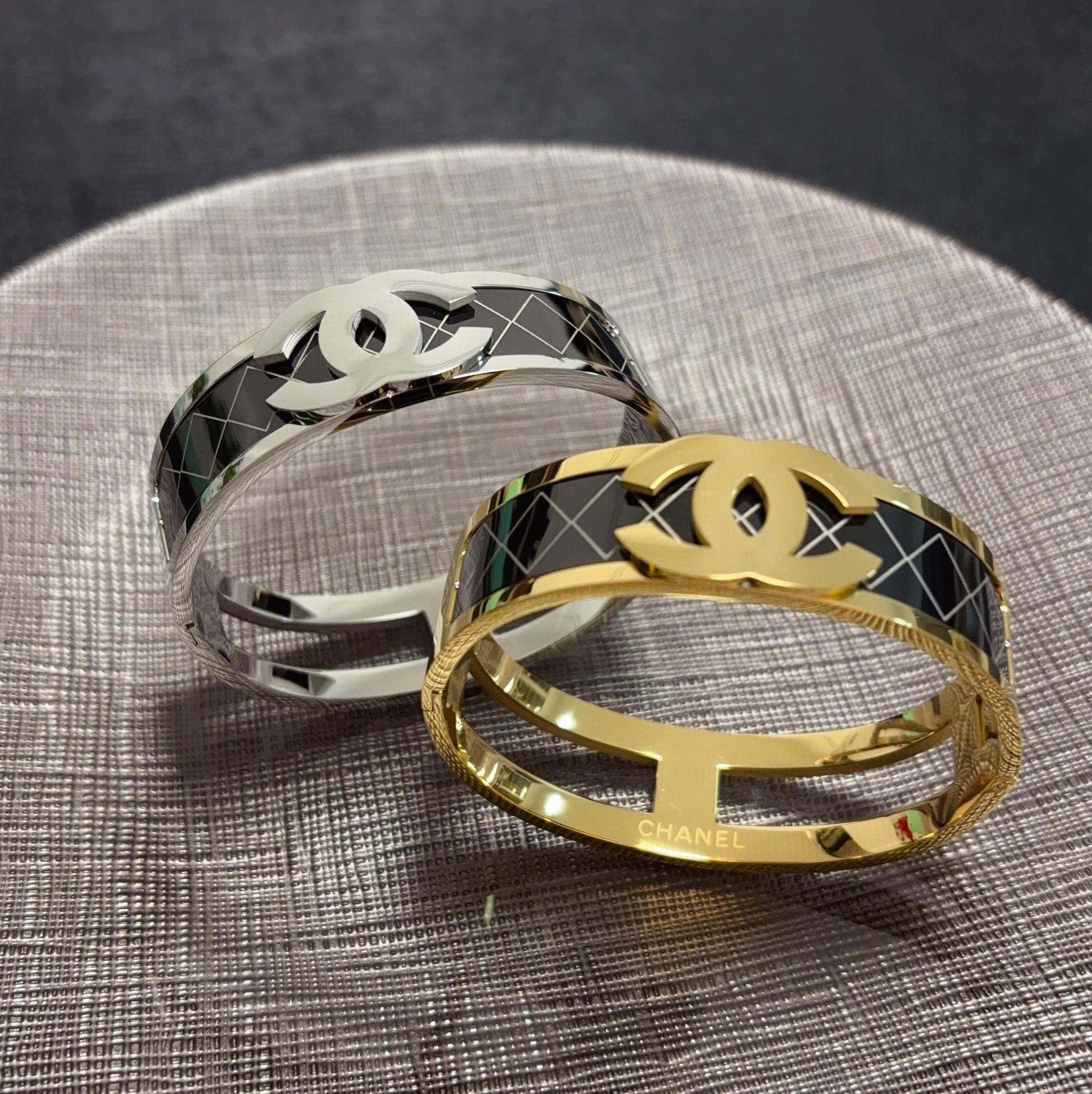 Title: Chanel-Shannel High-Quality Steel Jewelry Summary Summary: New high-quality Chanel-Shannel jewelry with fine steel, exquisite craft, classic design, and high price. - 图片 7
