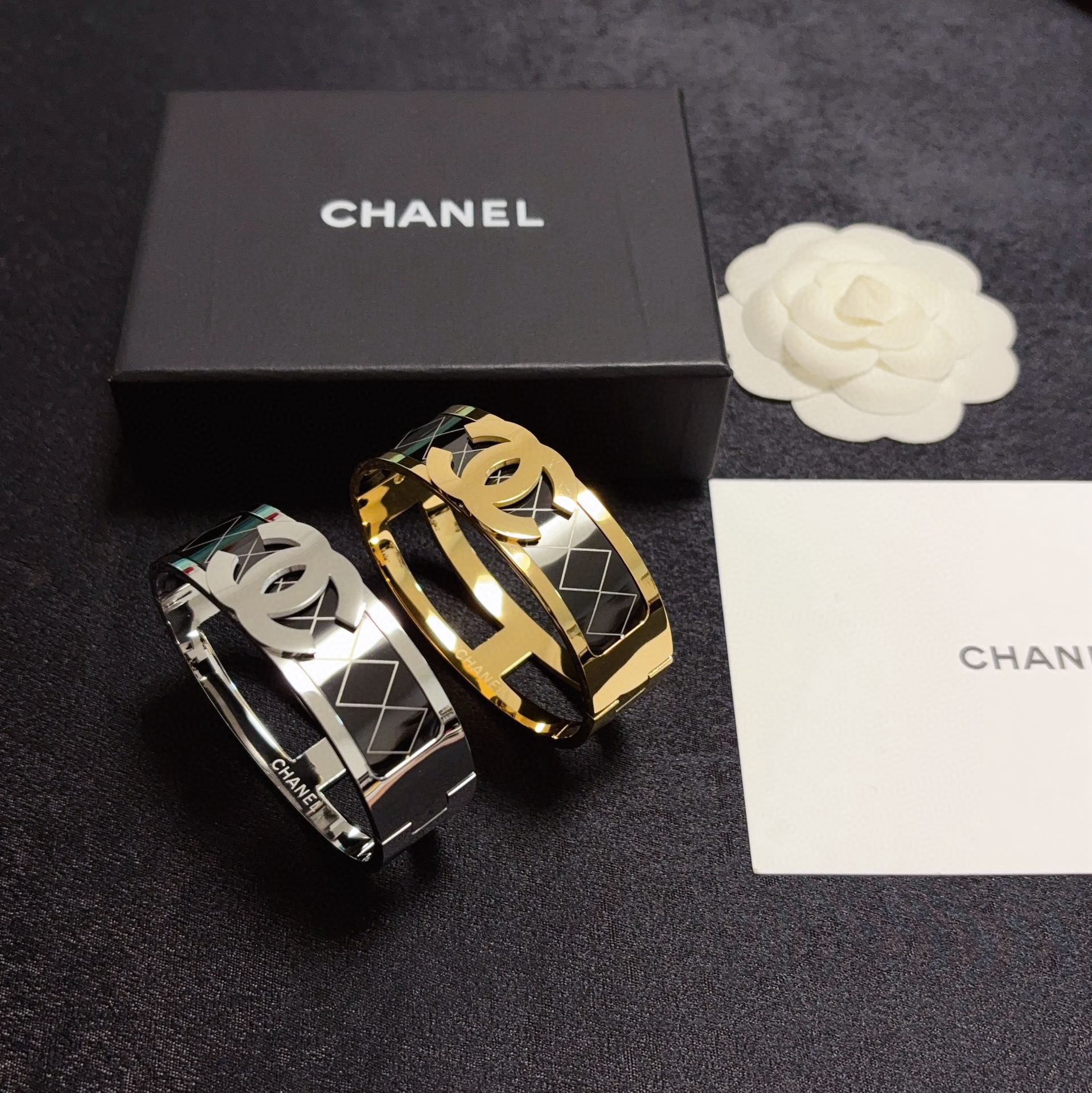 Title: Chanel-Shannel High-Quality Steel Jewelry Summary Summary: New high-quality Chanel-Shannel jewelry with fine steel, exquisite craft, classic design, and high price. - 图片 9