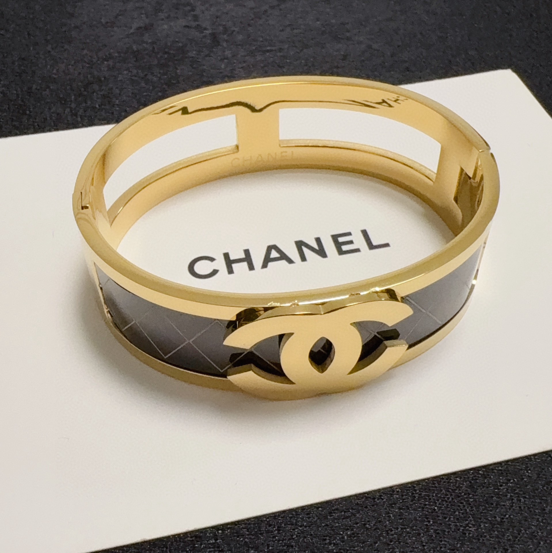 Title: Chanel-Shannel High-Quality Steel Jewelry Summary Summary: New high-quality Chanel-Shannel jewelry with fine steel, exquisite craft, classic design, and high price. - 图片 5