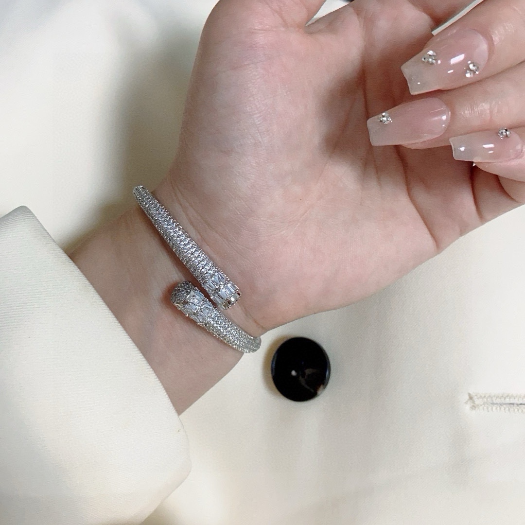 “Cartier Super White Narrow Design: Latest Release Review” - 图片 3