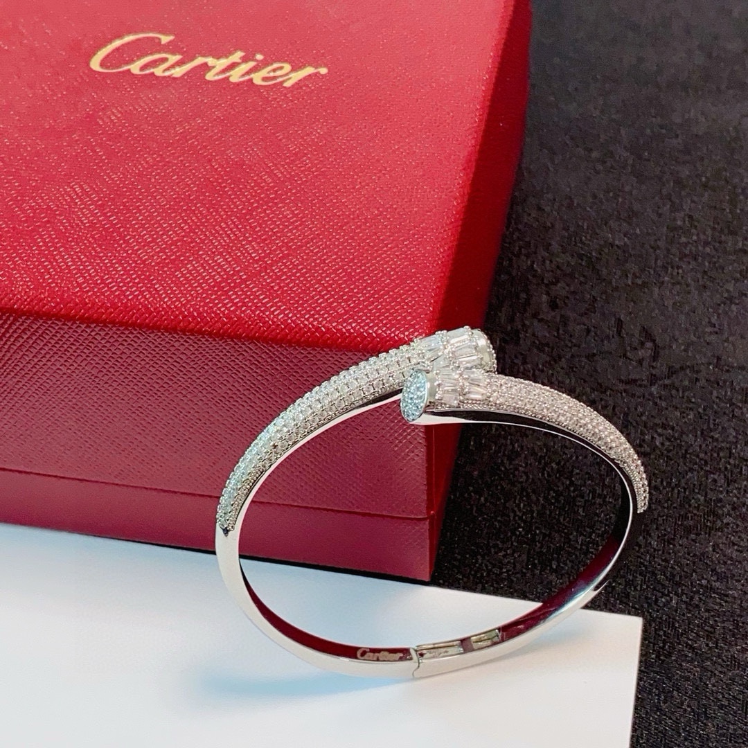 “Cartier Super White Narrow Design: Latest Release Review”