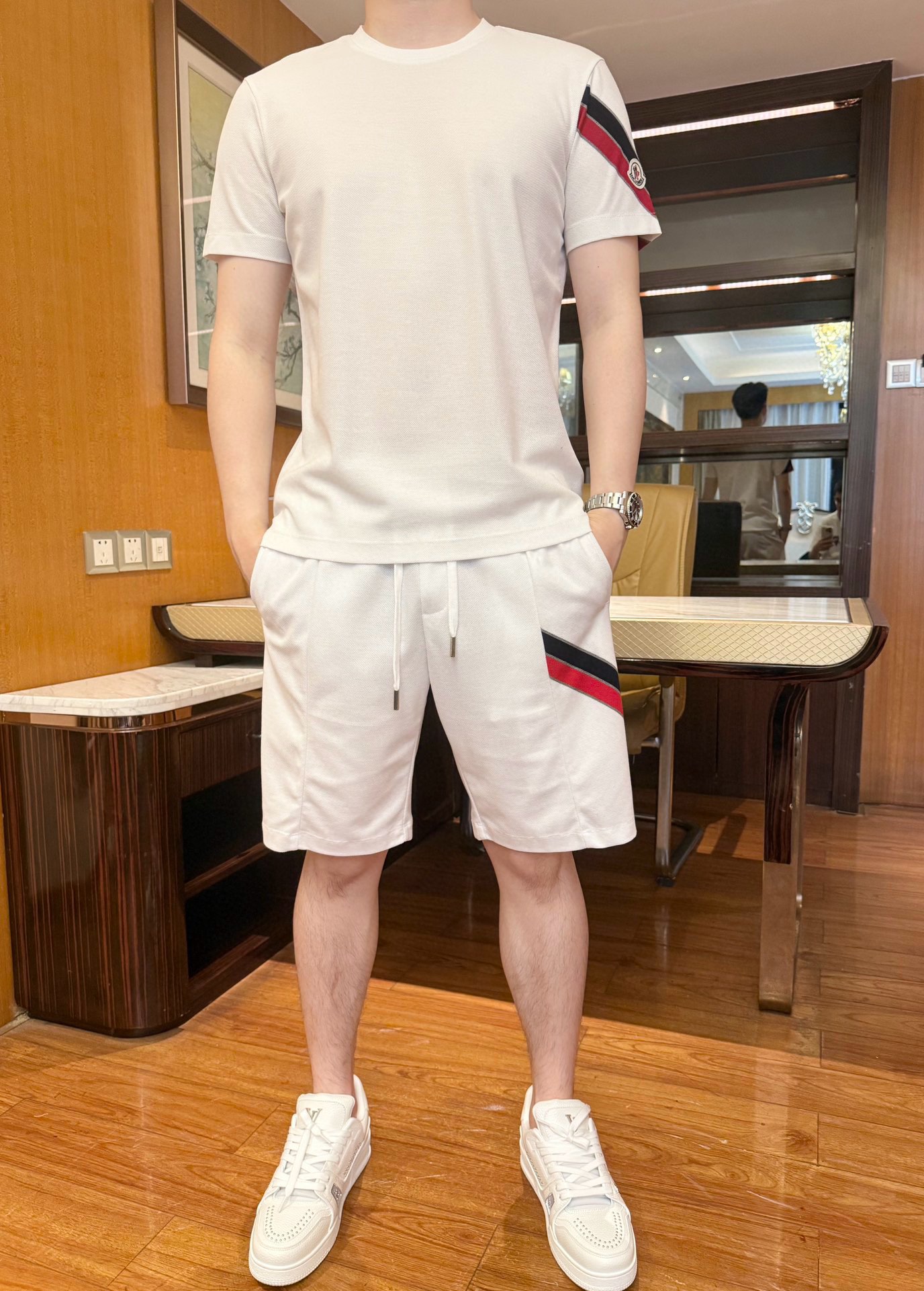 NO:509076,Bangu - 2025 latest hot-selling sets are shipped, and European and American hot-selling items!  Selected Italian imported fine cotton fabrics with simple designs, and the webbing design on the cuffs highlights fashion. You cannot miss it. Size 48-56 (model 180/140 wears 50, with Hong Kong Lane Crawford gift box packaging), Moncler, alexander wang19860909蒙口-2025最新爆款套装出货 欧美热销单品！精选意大利进口精棉面料搭配简约的设计,袖口的织带设计彰显时尚 您不容错过.尺码48-56（模特180/140穿50,配香港连卡佛礼盒包装）,,Moncler,alexander wang,Men's clothing