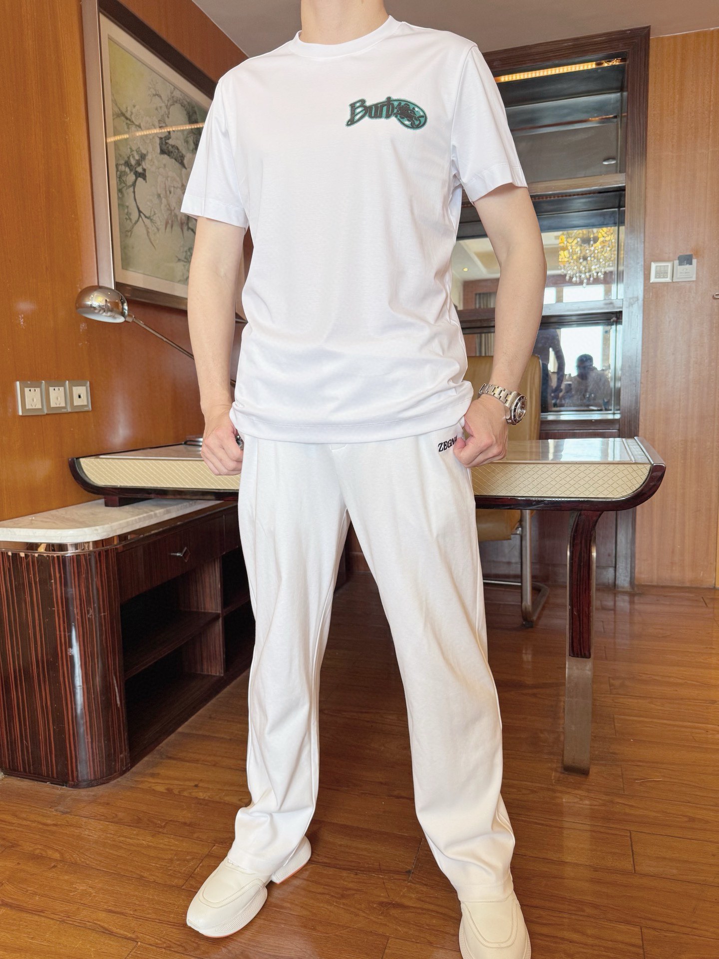 NO:509082,Burberry-2025 counter latest hot T-shirt shipment, hot-selling items in European and American counters!  Selected Italian imported mercerized cotton fabrics with fashionable designs, exquisite brand logos on the chest to show the charm You are definitely worthy of having. Number 48-56 (model 173/130 wears 48, with Hong Kong Lane Crawford gift box packaging), burberry,tees, t-shirt, alexander wang19860909巴宝莉-2025专柜最新爆款T恤出货 欧美专柜热销单品！精选意大利进口丝光精棉面料搭配时尚的设计,胸前精致的品牌标志彰显韵味 您绝对值得拥有.码数48-56（模特173/130穿48,配香港连卡佛礼盒包装）,,burberry,tees，t-shirt,alexander wang,Men's clothing