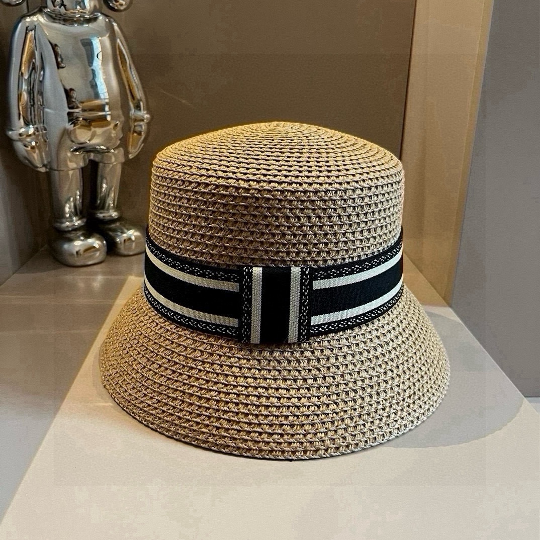 🆕

Dior迪奥新款草帽，日本纸草制作，跑量王，头围57cm