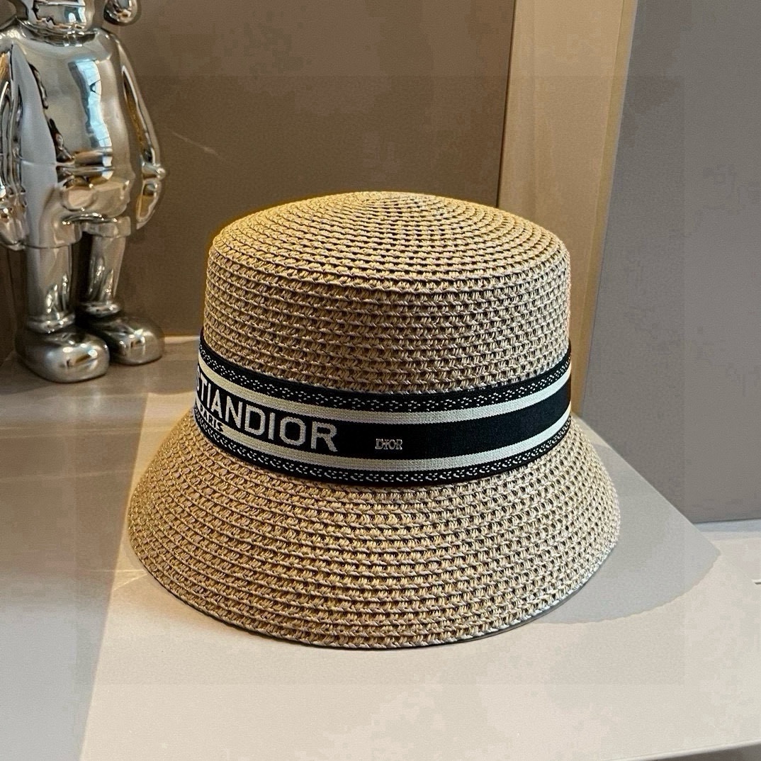 🆕

Dior迪奥新款草帽，日本纸草制作，跑量王，头围57cm
