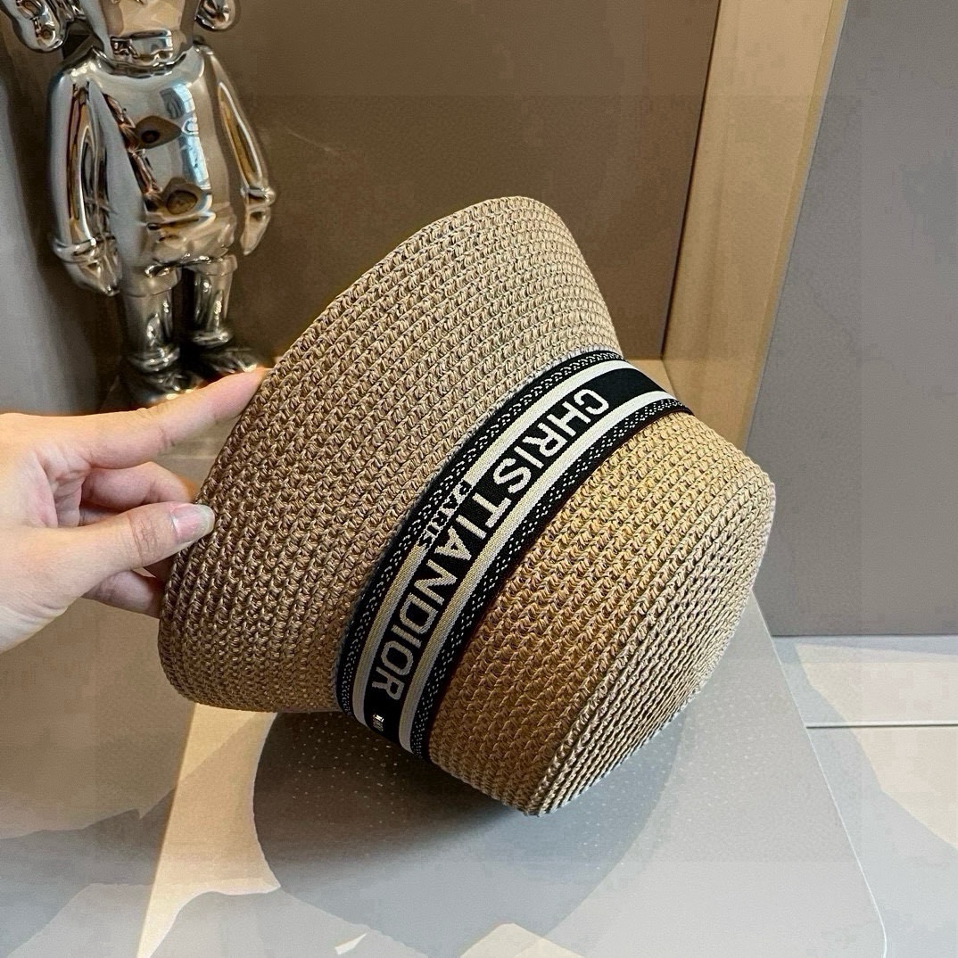 🆕

Dior迪奥新款草帽，日本纸草制作，跑量王，头围57cm