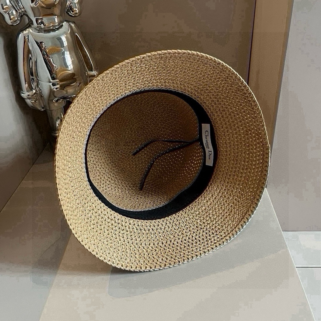 🆕

Dior迪奥新款草帽，日本纸草制作，跑量王，头围57cm