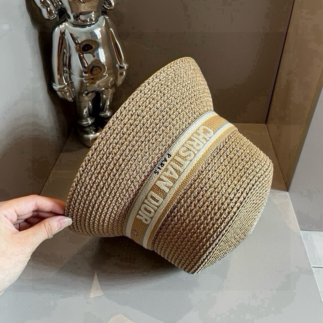 🆕

Dior迪奥新款草帽，日本纸草制作，跑量王，头围57cm