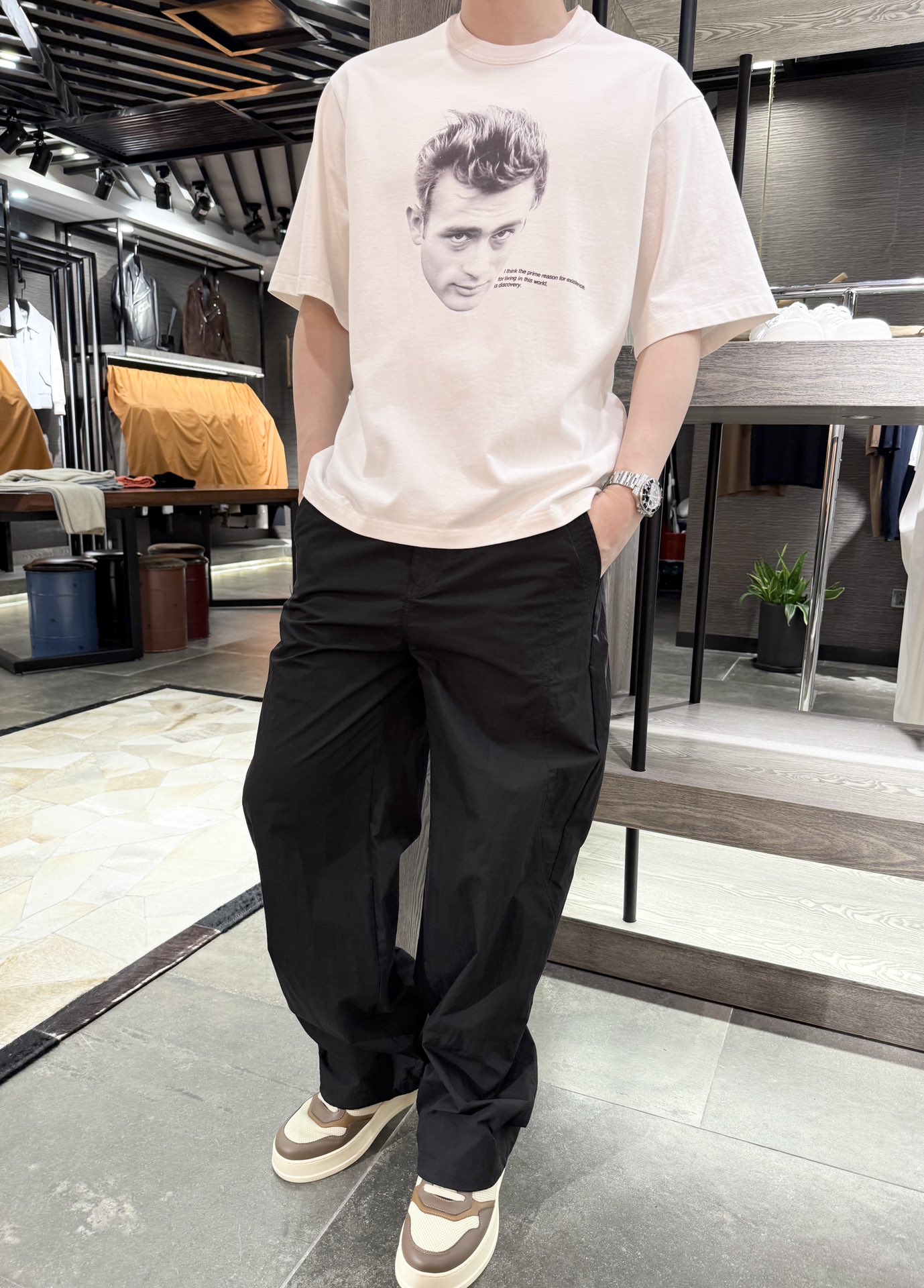 NO:509093,alo-fashionable wide-leg casual pants, light fabric, high-quality texture, super considerate design of elastic waist, adjustable legs, adaptable to various styles~ exquisite stitching on the side, full details, simple and fashionable, comfort and appearance are both online, easy to grasp the slack feeling Fabric 70 cotton nylon, S-2XL (model 180/140 wear S, with Hong Kong Lane Crawford gift box packaging),,alexander wang19860909alo-时髦阔腿休闲裤,面料轻盈,质感高级,松紧腰设计超贴心,裤脚可调节,适配各种风格～侧边精致缝线,细节拉满,简约又时髦,舒适度与颜值双在线,轻松拿捏松弛感 面料70棉锦纶,码数S-2XL（模特180/140穿S,配香港连卡佛礼盒包装）,,alexander wang,Men's clothing