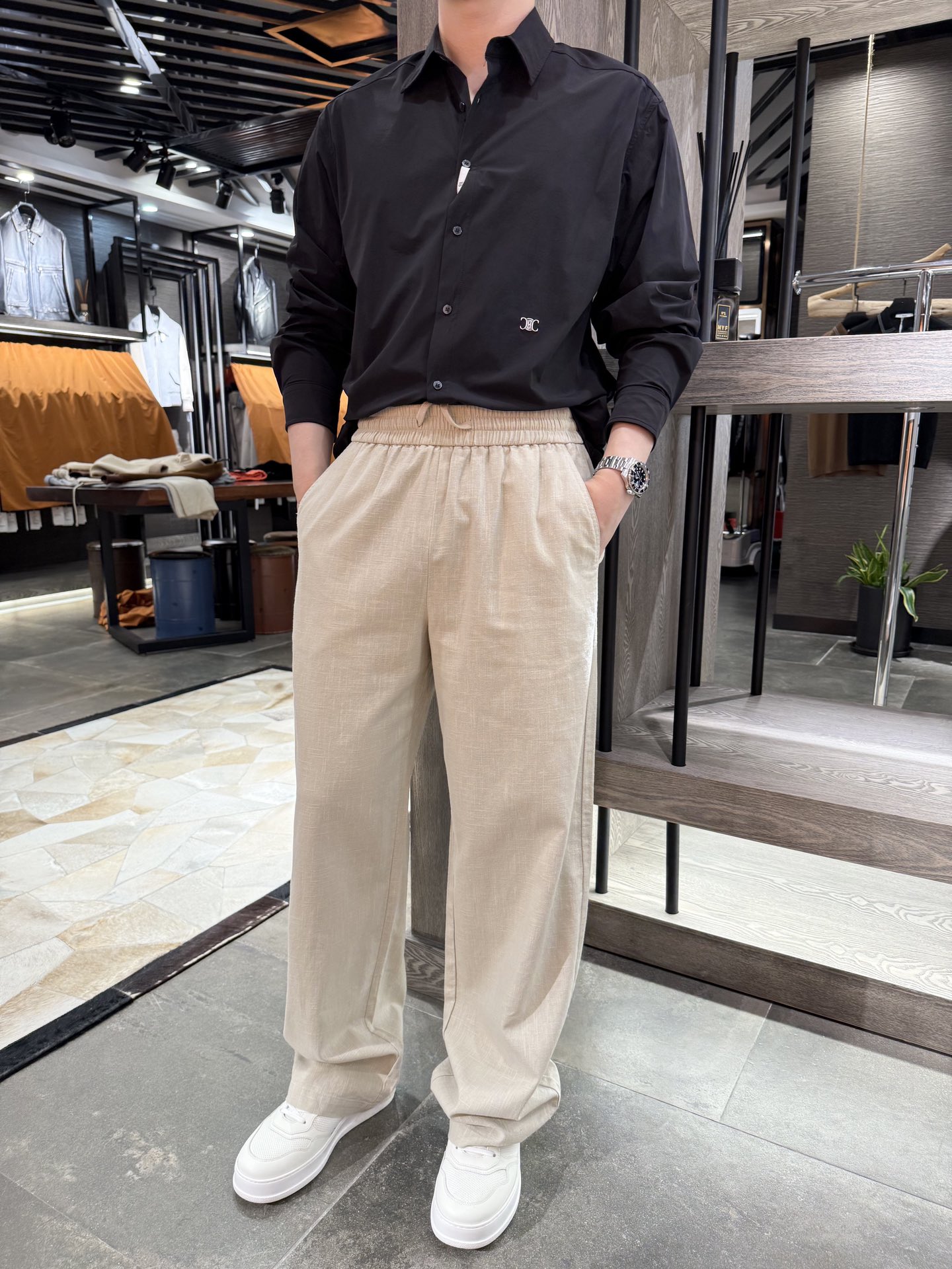 NO:509094,LP-Summer cotton and linen blend wide-leg casual trousers, with a breathing feeling. Linear natural texture, lazy and fashionable style full. Summer needs 'air pants', wear comfort and relaxation. S-2XL (model 180/140 wear M, with Hong Kong Lane Crawford gift box packaging), loro piano, alexander wang19860909LP-夏日棉麻混纺阔腿休闲长裤,自带呼吸感 亚麻天然纹理,慵懒时尚范拉满 夏日刚需“空气裤”,把舒适与松弛感穿身上 码数S-2XL（模特180/140穿M,配香港连卡佛礼盒包装）,,loro piana,alexander wang,Men's clothing