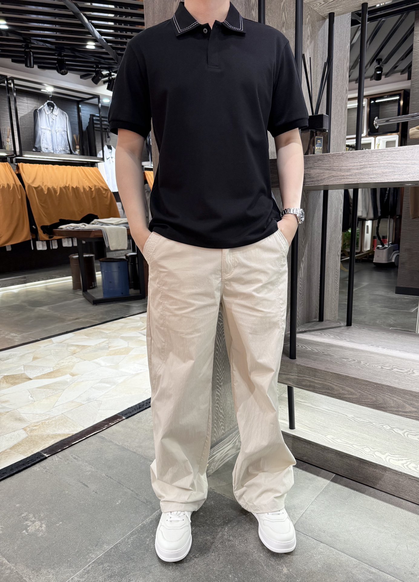 NO:509096,LP-2025 high-line lapel short-sleeved polo fixed-woven fixed-dyed fabric #ultra-thin and super breathable The fabric is made of polyester fiber, cotton and linen blended. The characteristics mainly include the following aspects: 1. Physical characteristics High strength Good elasticity Good wear resistance Good breathability 2. Comfort and applicability Skin-friendly and breathable Easy to wash and fast drying Anti-wrinkle-free Size s-xxl (model 180/140 m, with Hong Kong Lane Crawford gift box packaging), loro piano, T-shirt, alexander wang19860909LP-2025明线翻领短袖polo定织定染面料#超薄超透气 面料采用聚酯纤维加棉加麻混纺而成,特点主要包括以下几个方面 1.物理特性 强度高 弹性好 耐磨性好 透气性良好 2.舒适性和适用性 亲肤透气 易洗快干 抗皱免烫 尺码s-xxl(模特180/140穿m,配香港连卡佛礼盒包装）,,loro piana,T-shirt,alexander wang,Men's clothing