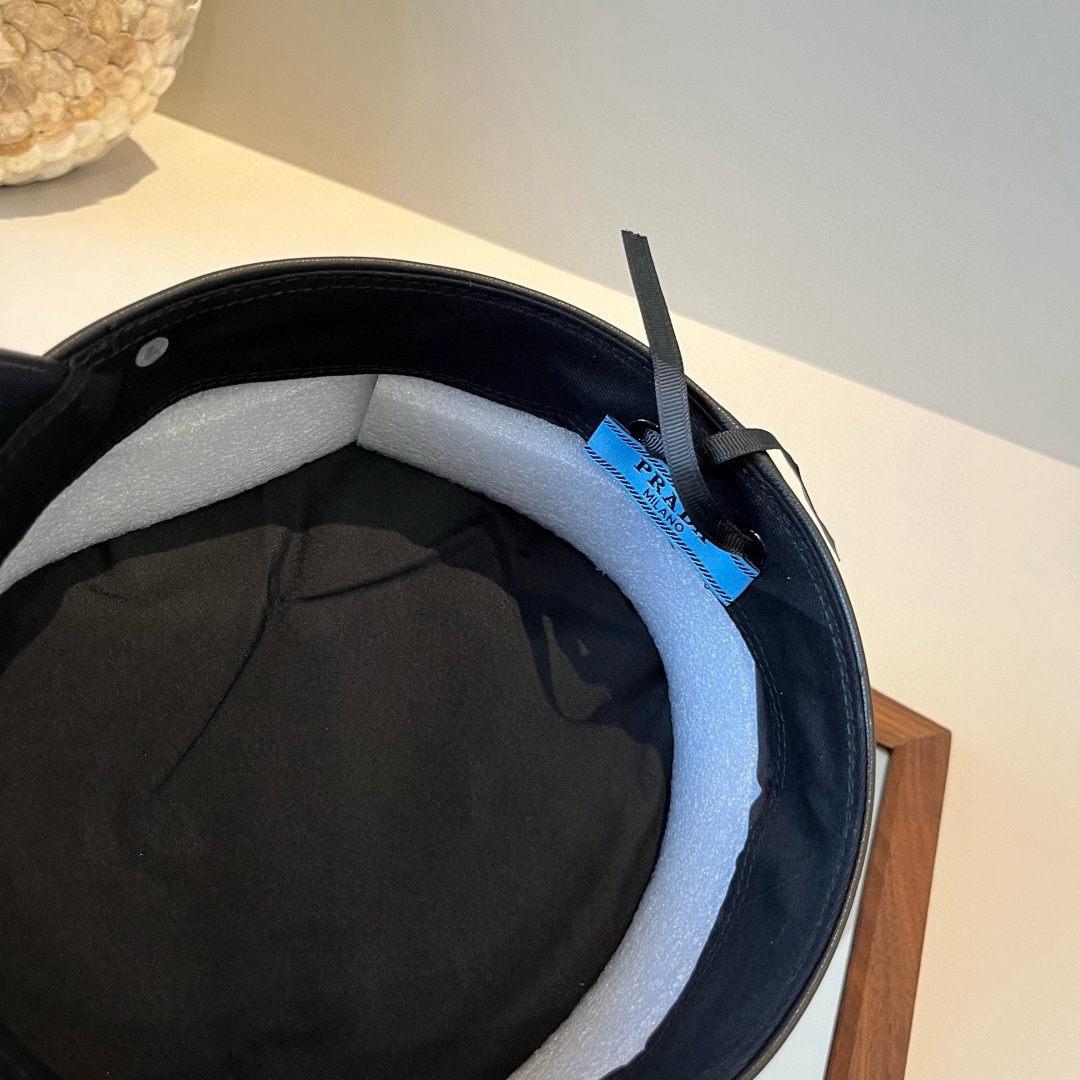 🆕

2025普拉达新款鸭舌画家帽，头围57cm