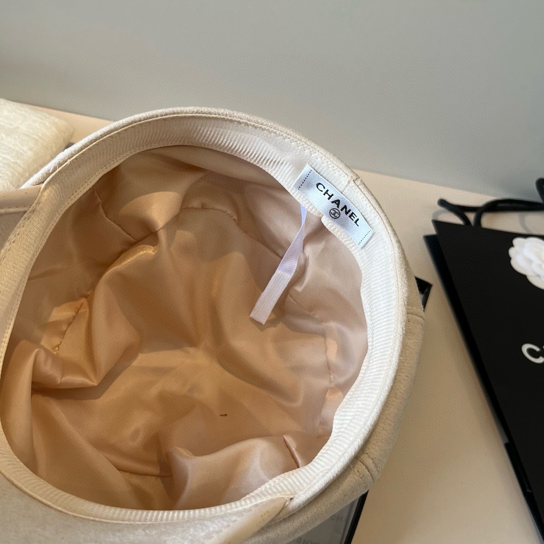 🆕

香奈儿新款鸭舌画家帽，头围57cm