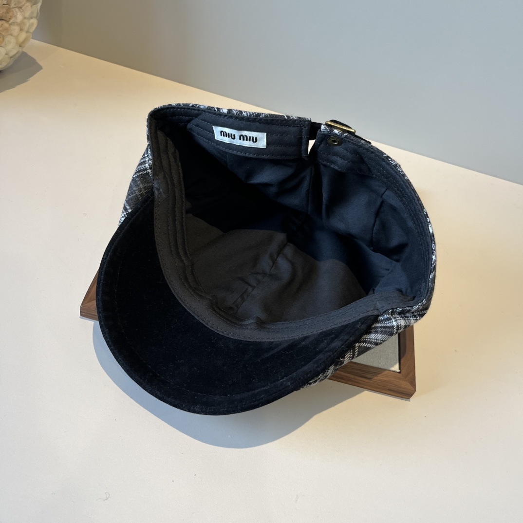 🆕

miumiu缪缪鸭舌前进帽，头围58cm