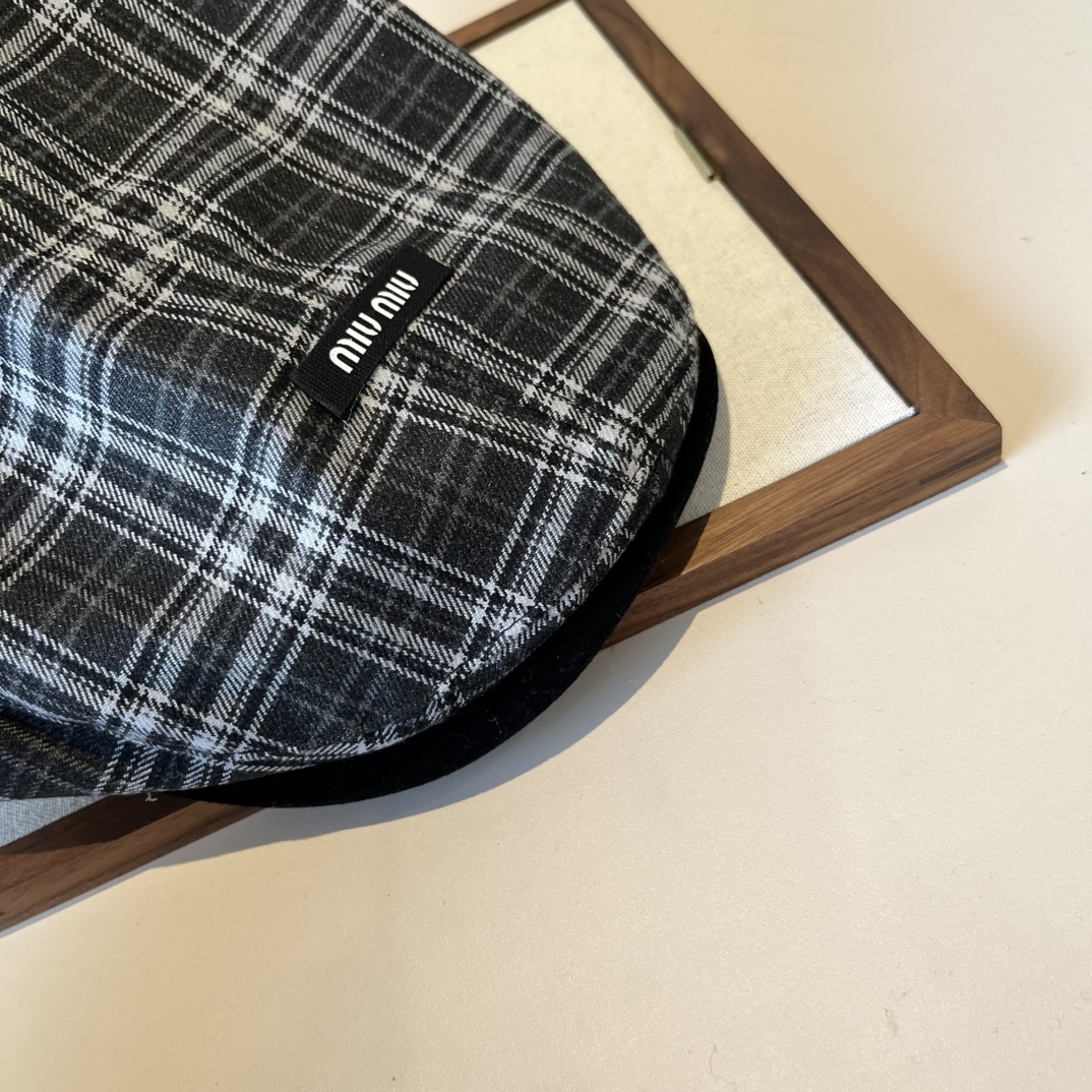 🆕

miumiu缪缪鸭舌前进帽，头围58cm