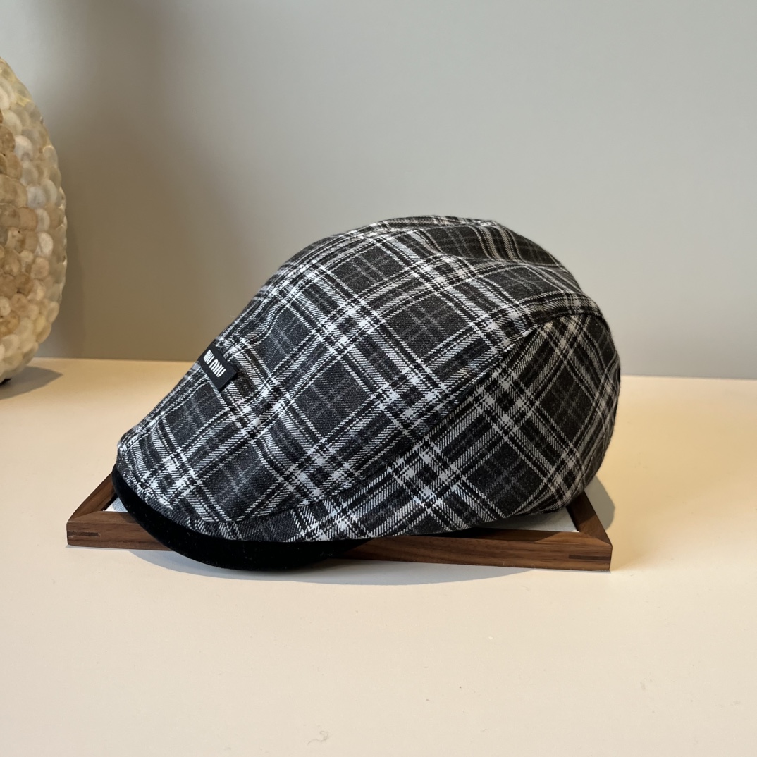 🆕

miumiu缪缪鸭舌前进帽，头围58cm