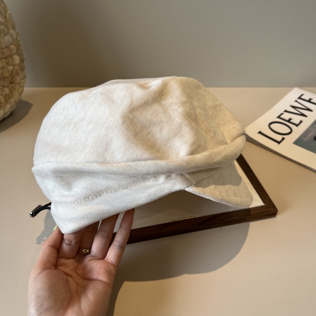 🆕

罗意威秋款画家鸭舌帽，后松紧带调节，适合任何脸型