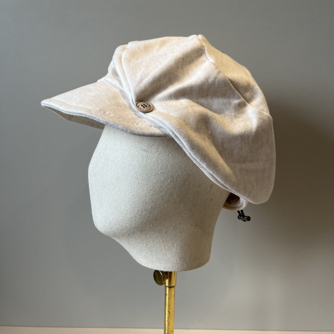 🆕

罗意威秋款画家鸭舌帽，后松紧带调节，适合任何脸型