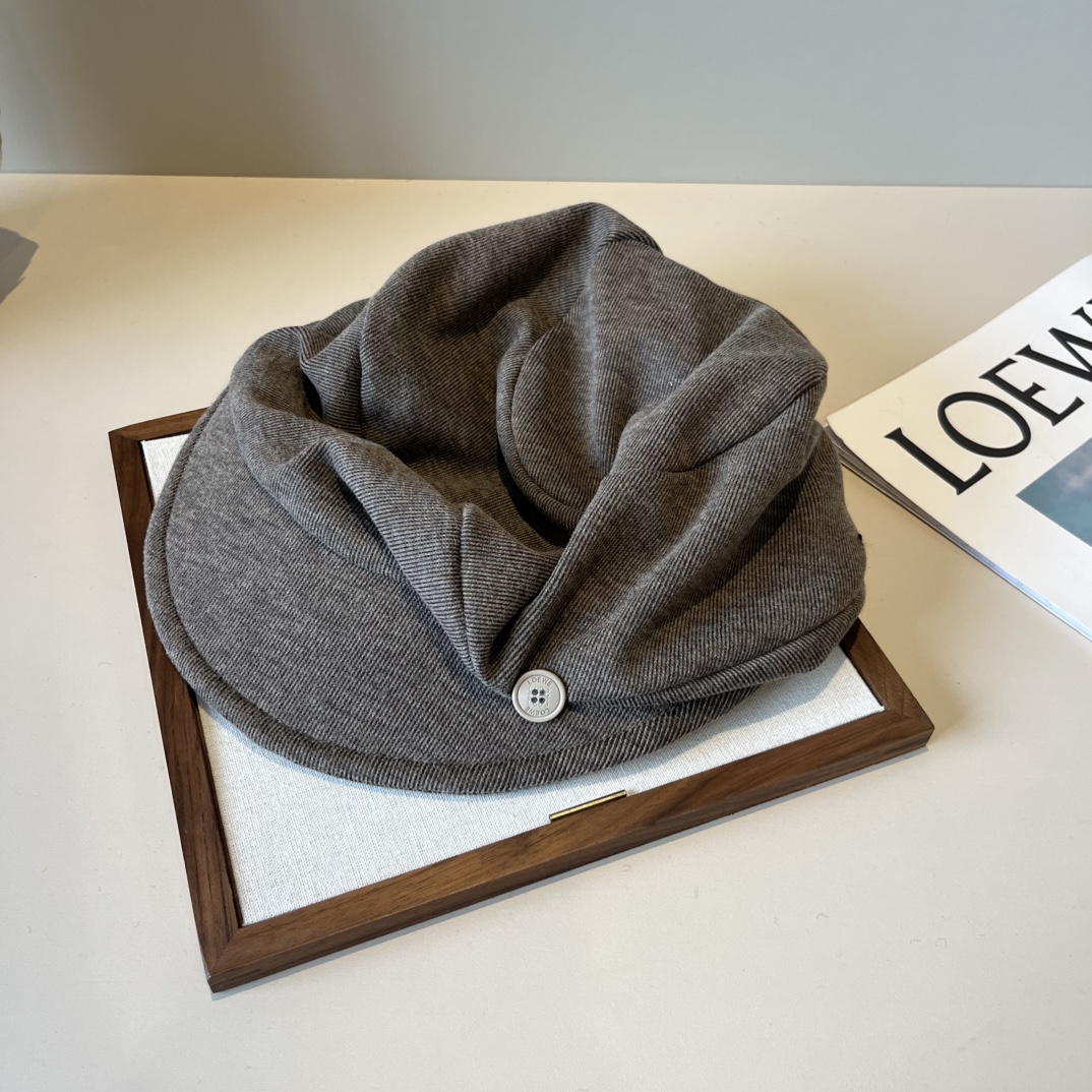 🆕

罗意威秋款画家鸭舌帽，后松紧带调节，适合任何脸型