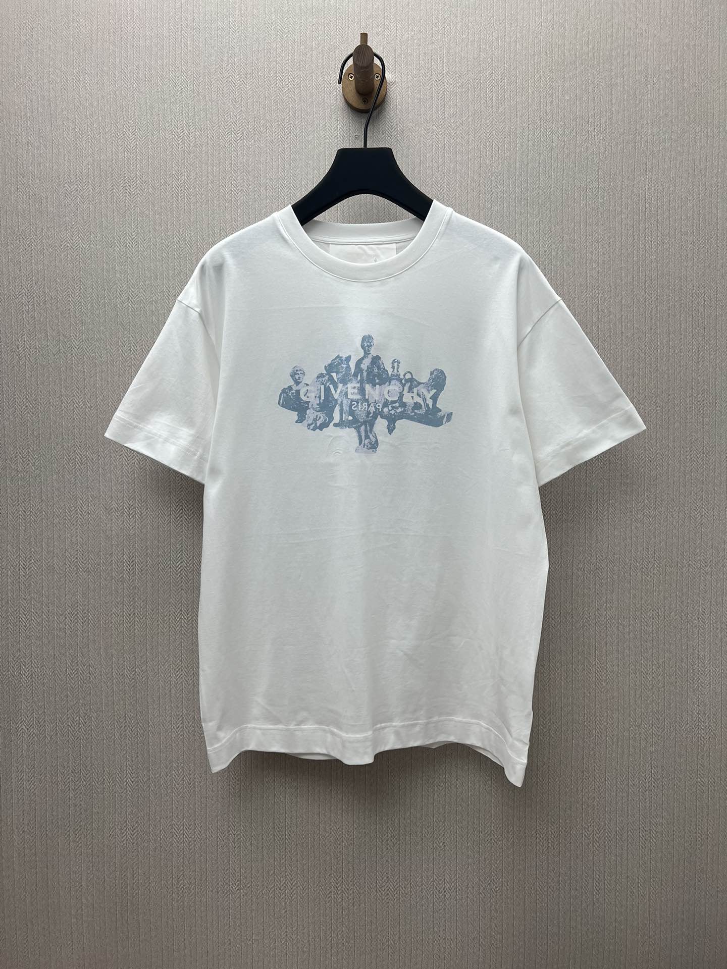 Givenchy 25ss新款Reverse T-Shirt In Cotton With Hubert Objects 图案印花套头直筒圆领短袖T恤 男款 高版本 码数：S.M.L.XL.