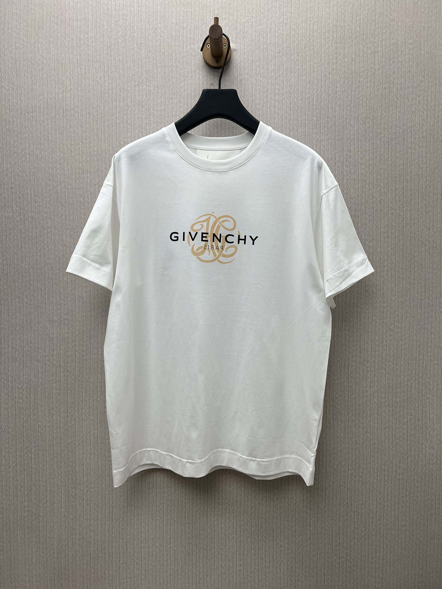 Givenchy 25ss nuevo Camiseta de manga corta con cuello redondo y estampado de letras inversas Número de código de versi…