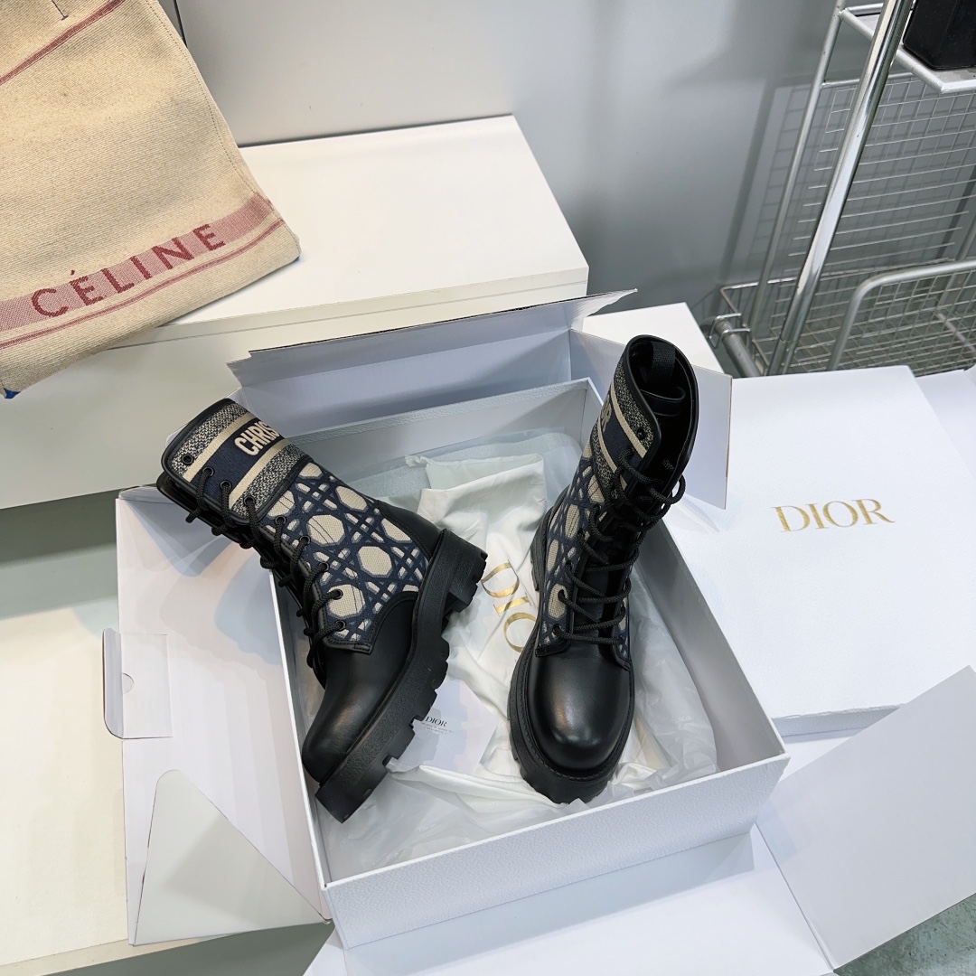 “Christian Dior Martin Boots: High-Quality Synchronous Box Packaging and Design Elements” - 图片 9
