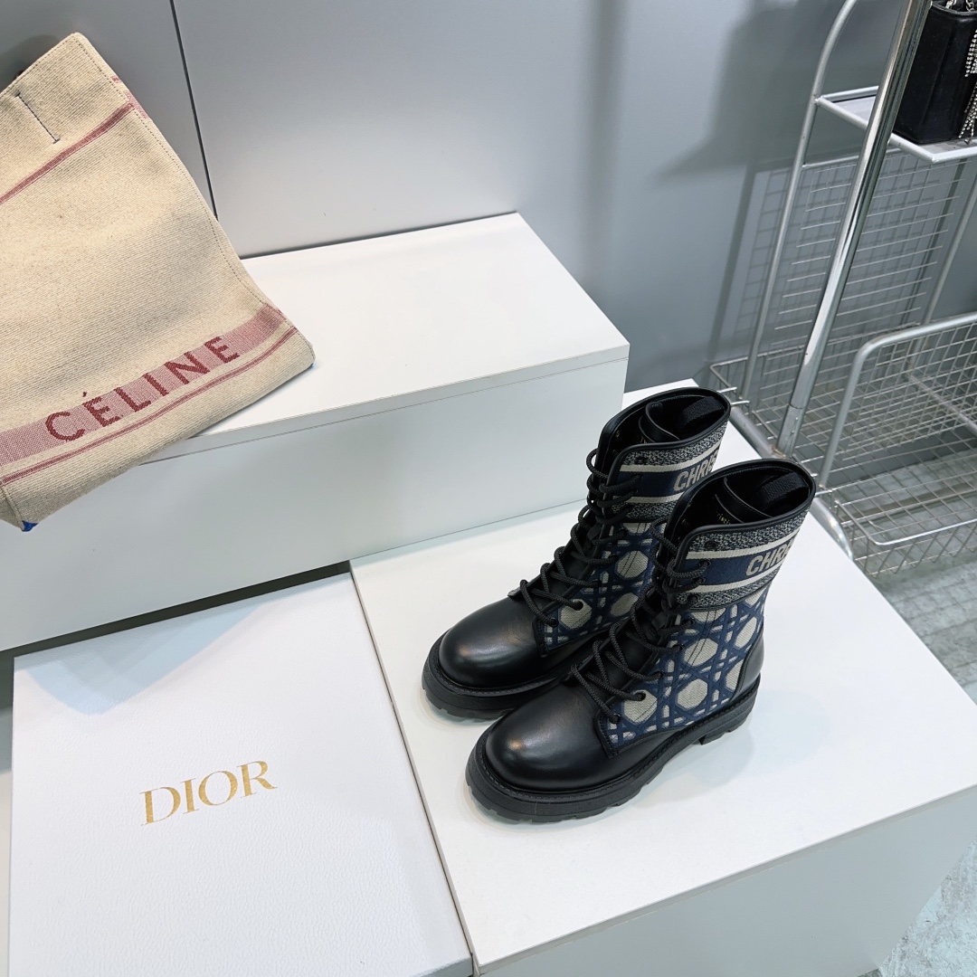 “Christian Dior Martin Boots: High-Quality Synchronous Box Packaging and Design Elements” - 图片 1
