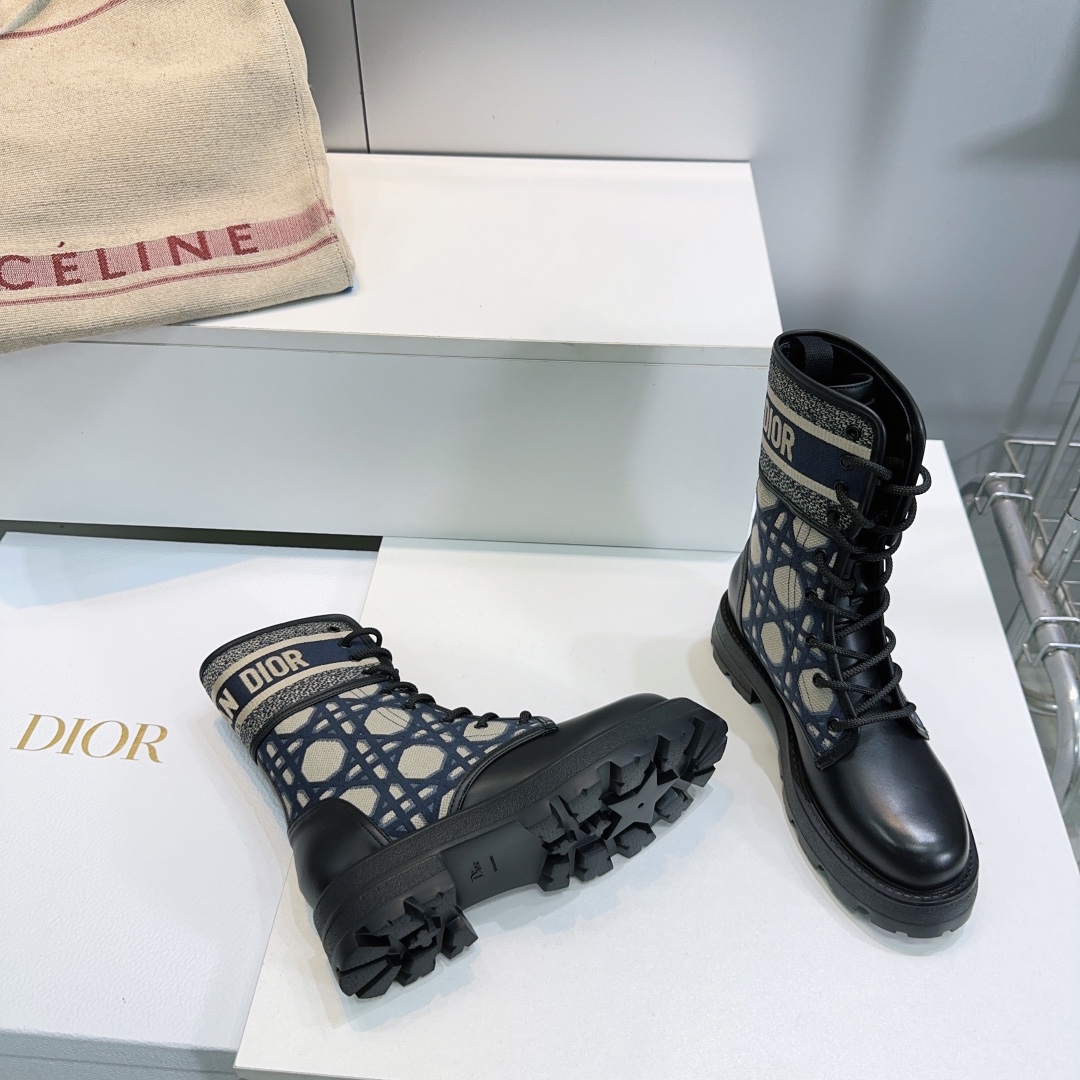 “Christian Dior Martin Boots: High-Quality Synchronous Box Packaging and Design Elements” - 图片 6