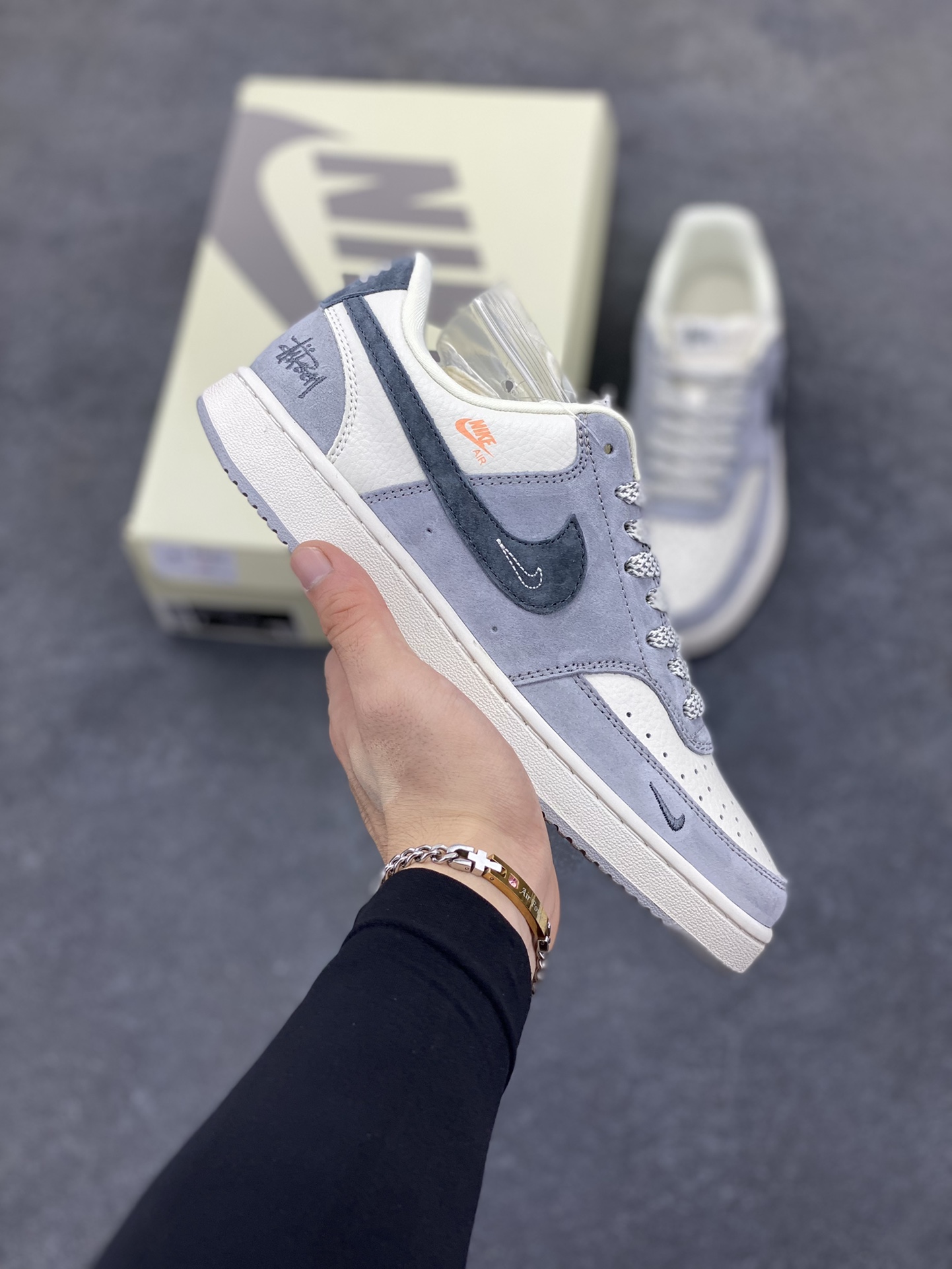 福利特价 海外爆款 ZP订单 NIKE EBERNON Low prm 小空军低帮百搭透气休闲运动板鞋 独家头层版本 原数据独家私模大底 纯正版型 清洁度完美 货号：FD5188-117 尺码：36 36.5 37.5 38 38.5 39 40 40.5 41 42 42.5 43 44 44.5 45-选品中心