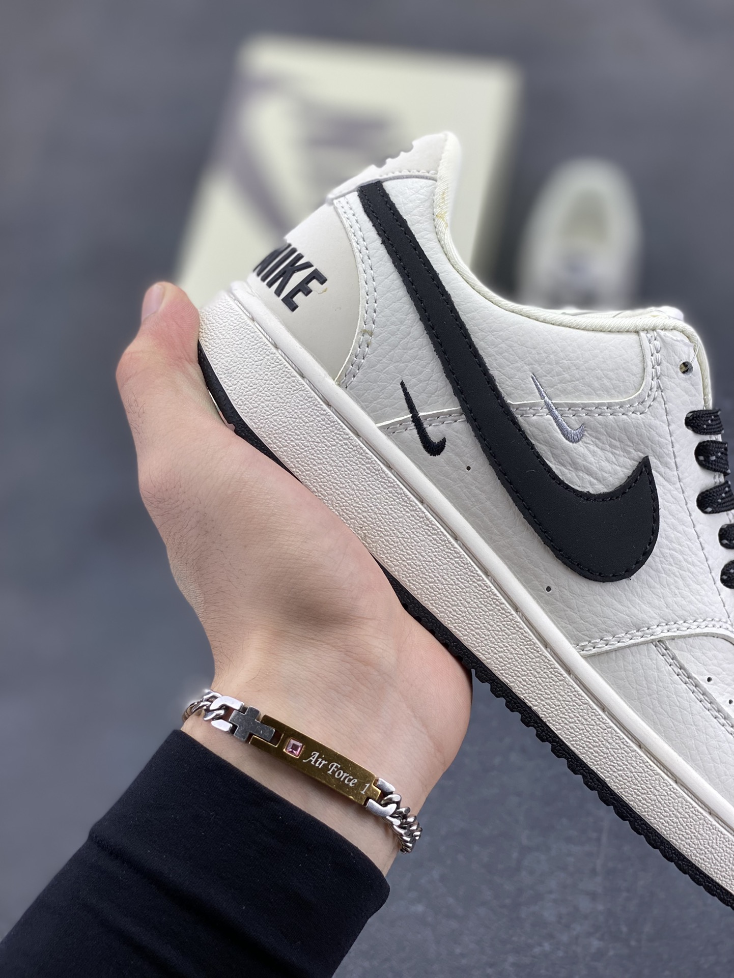 图片[6]-福利特价 海外爆款 ZP订单 NIKE EBERNON Low prm 小空军低帮百搭透气休闲运动板鞋 独家头层版本 原数据独家私模大底 纯正版型 清洁度完美 货号：FD5188-112 尺码：36 36.5 37.5 38 38.5 39 40 40.5 41 42 42.5 43 44 44.5 45-选品中心