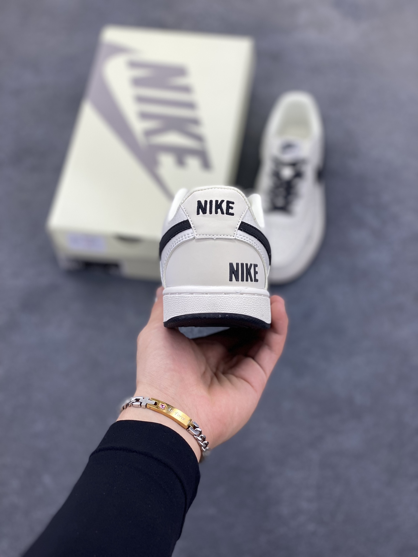 图片[4]-福利特价 海外爆款 ZP订单 NIKE EBERNON Low prm 小空军低帮百搭透气休闲运动板鞋 独家头层版本 原数据独家私模大底 纯正版型 清洁度完美 货号：FD5188-112 尺码：36 36.5 37.5 38 38.5 39 40 40.5 41 42 42.5 43 44 44.5 45-选品中心