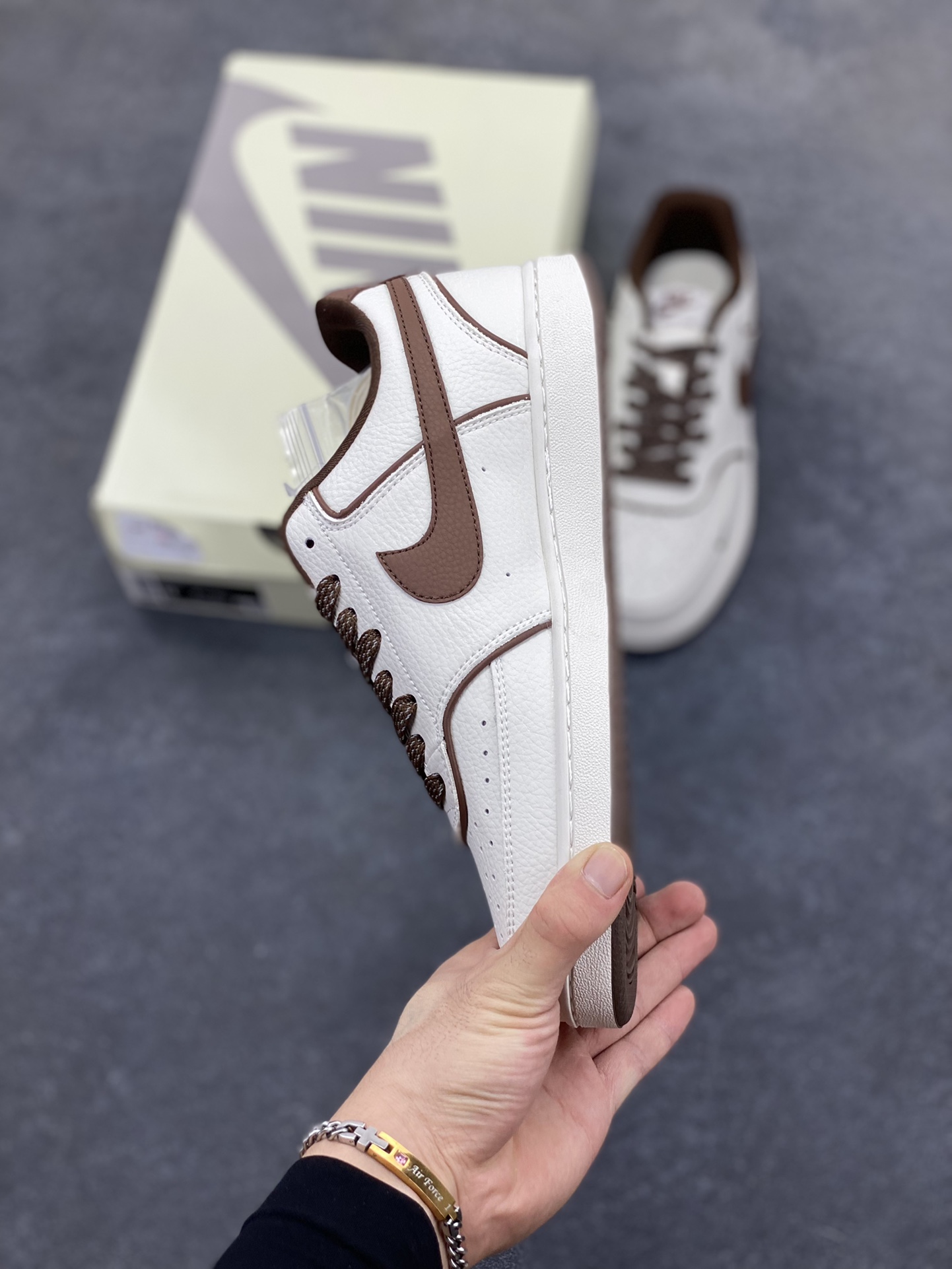 图片[3]-福利特价 海外爆款 ZP订单 NIKE EBERNON Low prm 小空军低帮百搭透气休闲运动板鞋 独家头层版本 原数据独家私模大底 纯正版型 清洁度完美 货号：FD5188-124 尺码：36 36.5 37.5 38 38.5 39 40 40.5 41 42 42.5 43 44 44.5 45-选品中心