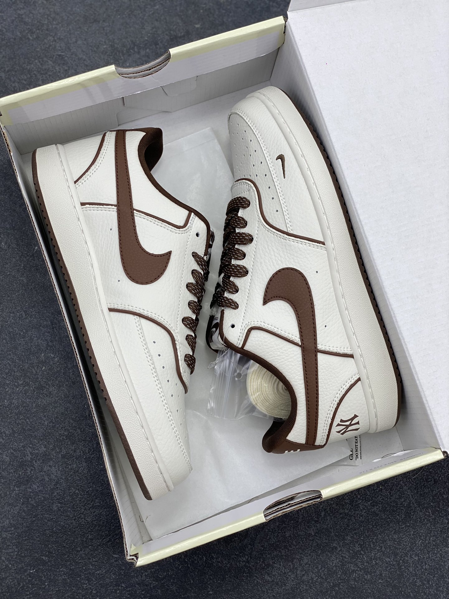 图片[9]-福利特价 海外爆款 ZP订单 NIKE EBERNON Low prm 小空军低帮百搭透气休闲运动板鞋 独家头层版本 原数据独家私模大底 纯正版型 清洁度完美 货号：FD5188-124 尺码：36 36.5 37.5 38 38.5 39 40 40.5 41 42 42.5 43 44 44.5 45-选品中心