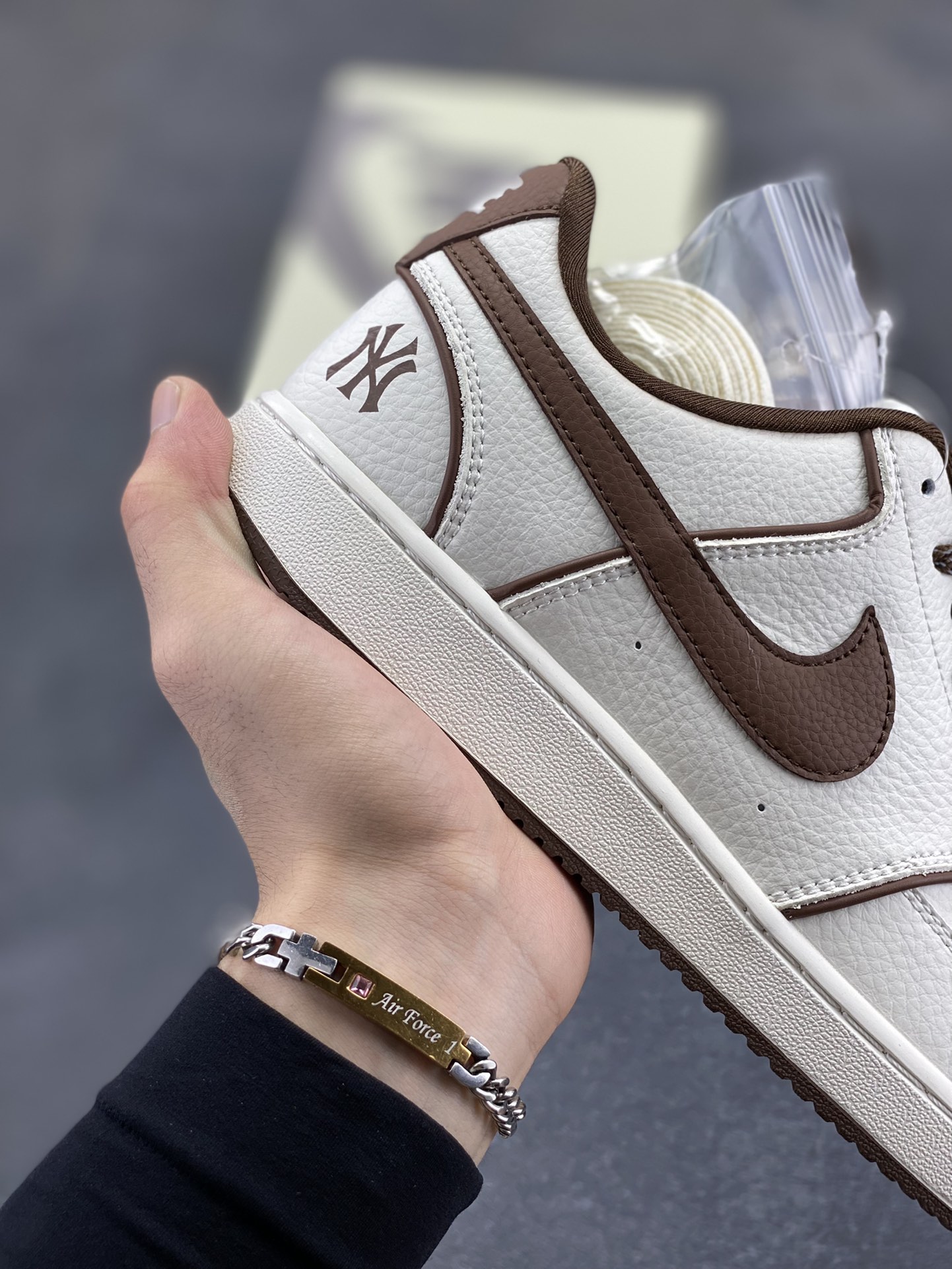 图片[6]-福利特价 海外爆款 ZP订单 NIKE EBERNON Low prm 小空军低帮百搭透气休闲运动板鞋 独家头层版本 原数据独家私模大底 纯正版型 清洁度完美 货号：FD5188-124 尺码：36 36.5 37.5 38 38.5 39 40 40.5 41 42 42.5 43 44 44.5 45-选品中心