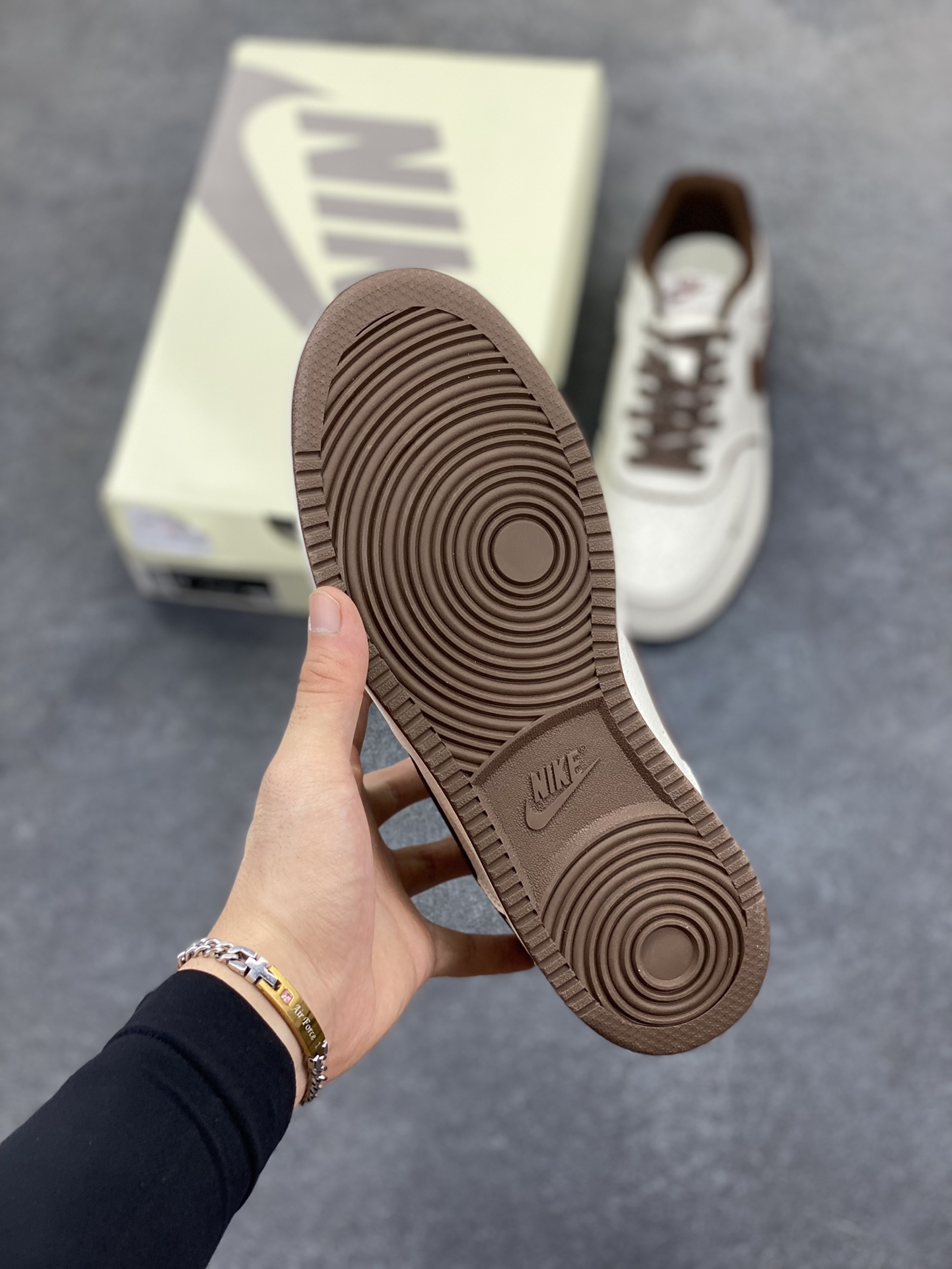 图片[5]-福利特价 海外爆款 ZP订单 NIKE EBERNON Low prm 小空军低帮百搭透气休闲运动板鞋 独家头层版本 原数据独家私模大底 纯正版型 清洁度完美 货号：FD5188-124 尺码：36 36.5 37.5 38 38.5 39 40 40.5 41 42 42.5 43 44 44.5 45-选品中心