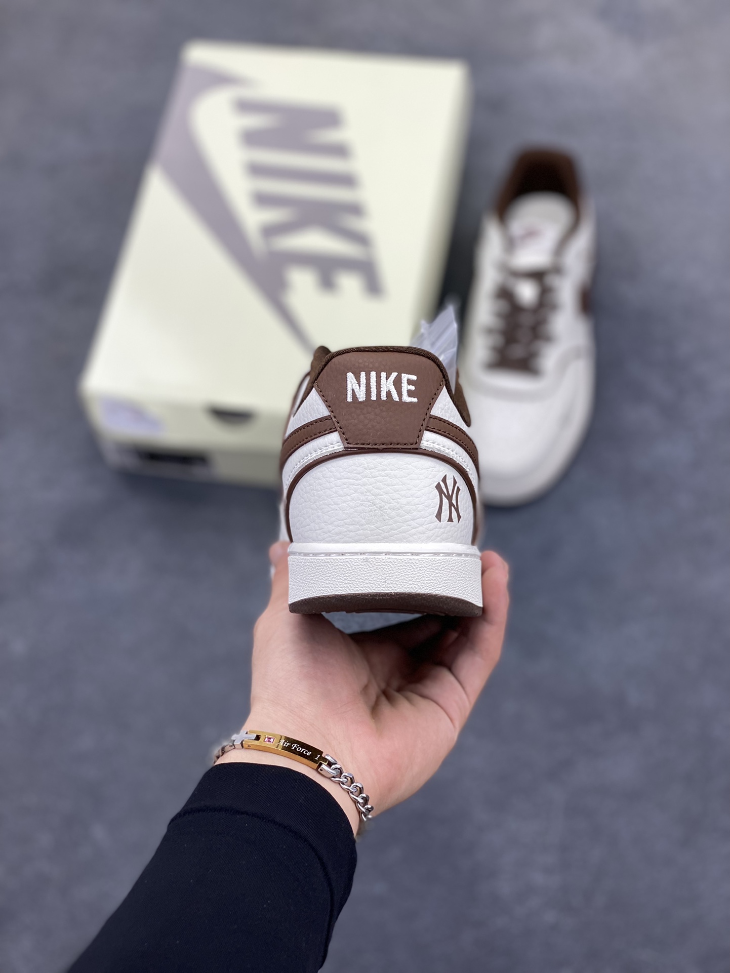 图片[4]-福利特价 海外爆款 ZP订单 NIKE EBERNON Low prm 小空军低帮百搭透气休闲运动板鞋 独家头层版本 原数据独家私模大底 纯正版型 清洁度完美 货号：FD5188-124 尺码：36 36.5 37.5 38 38.5 39 40 40.5 41 42 42.5 43 44 44.5 45-选品中心