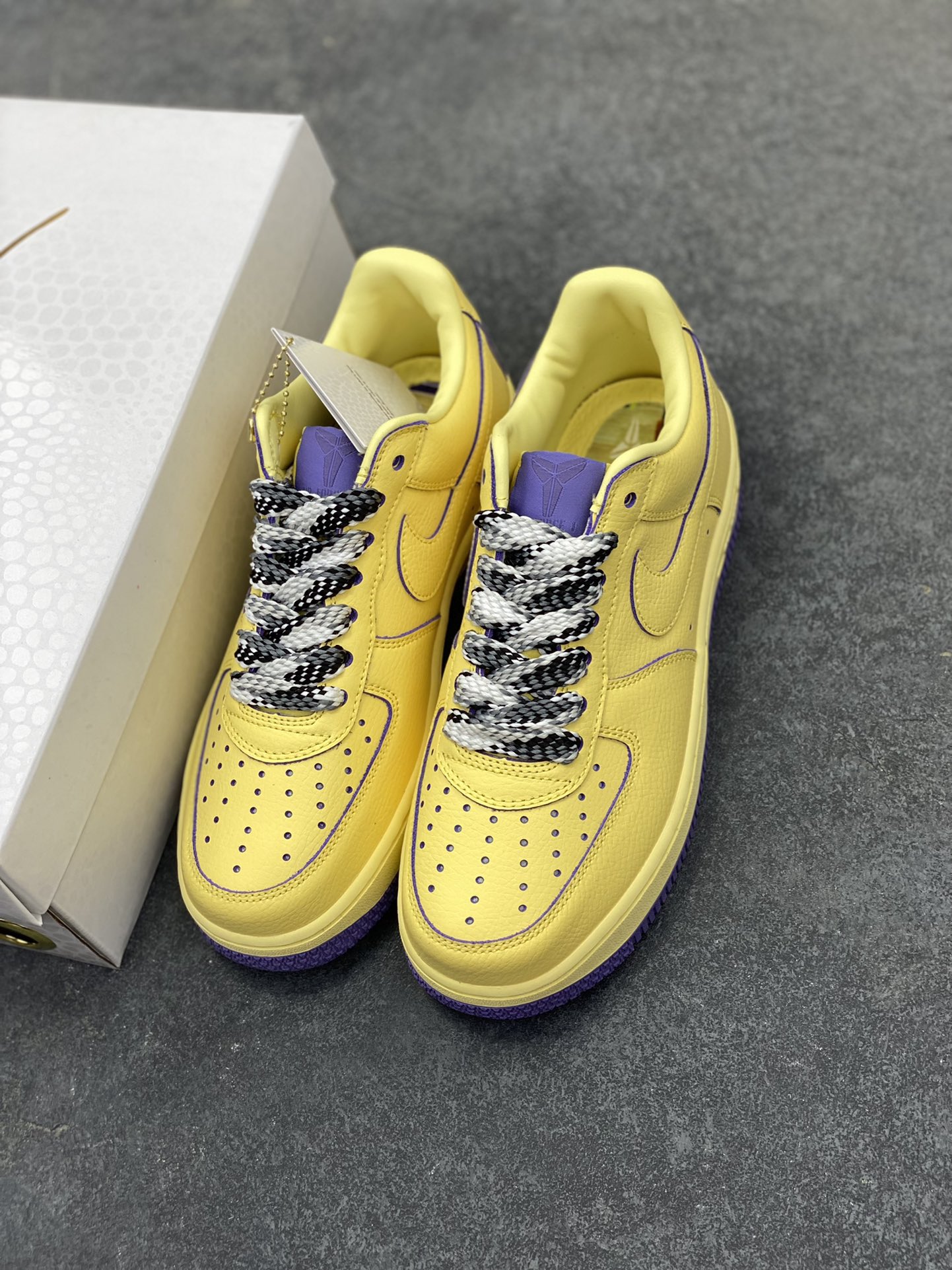 图片[8]-Nike Air Force 1 Low 科比 空军一号低帮运动休闲板鞋 原楦头原纸板 打造纯正空军版型 专注外贸渠道 全掌内置蜂窝气垫 原盒配件 原厂中底钢印、拉帮完美 货号：HV9408-700 尺码：36 36.5 37.5 38 38.5 39 40 40.5 41 42 42.5 43 44 44.5 45-选品中心