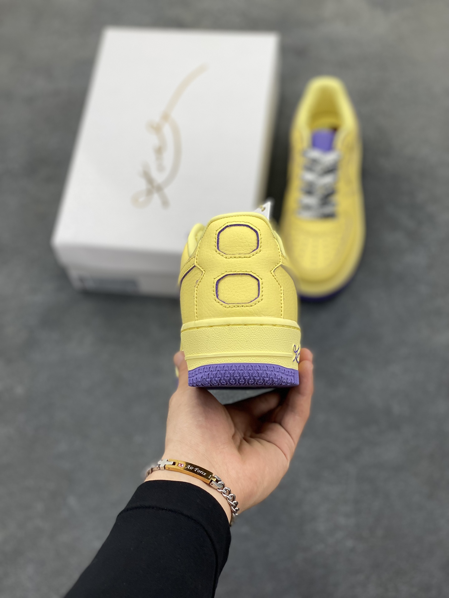 图片[4]-Nike Air Force 1 Low 科比 空军一号低帮运动休闲板鞋 原楦头原纸板 打造纯正空军版型 专注外贸渠道 全掌内置蜂窝气垫 原盒配件 原厂中底钢印、拉帮完美 货号：HV9408-700 尺码：36 36.5 37.5 38 38.5 39 40 40.5 41 42 42.5 43 44 44.5 45-选品中心