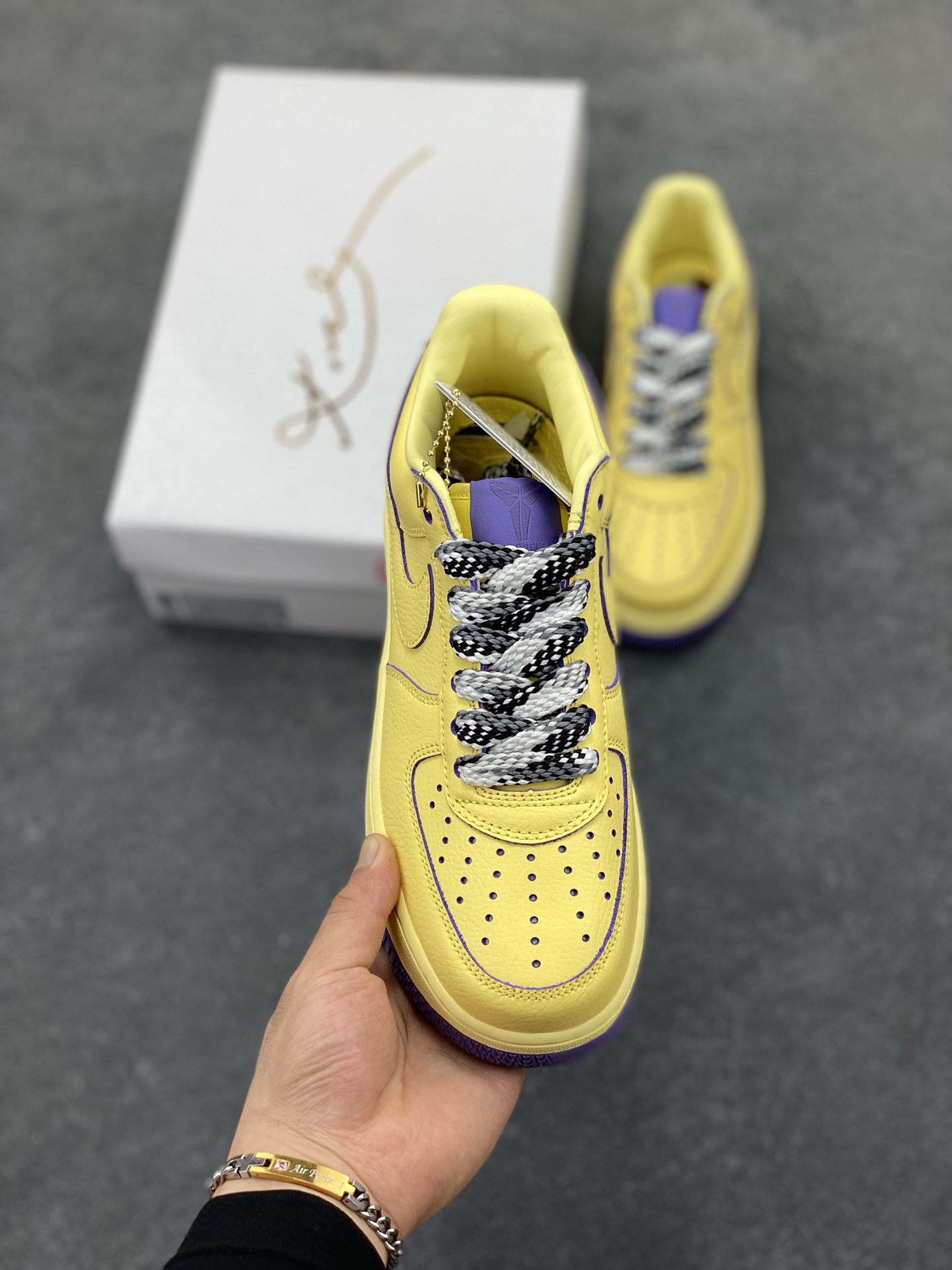 图片[2]-Nike Air Force 1 Low 科比 空军一号低帮运动休闲板鞋 原楦头原纸板 打造纯正空军版型 专注外贸渠道 全掌内置蜂窝气垫 原盒配件 原厂中底钢印、拉帮完美 货号：HV9408-700 尺码：36 36.5 37.5 38 38.5 39 40 40.5 41 42 42.5 43 44 44.5 45-选品中心