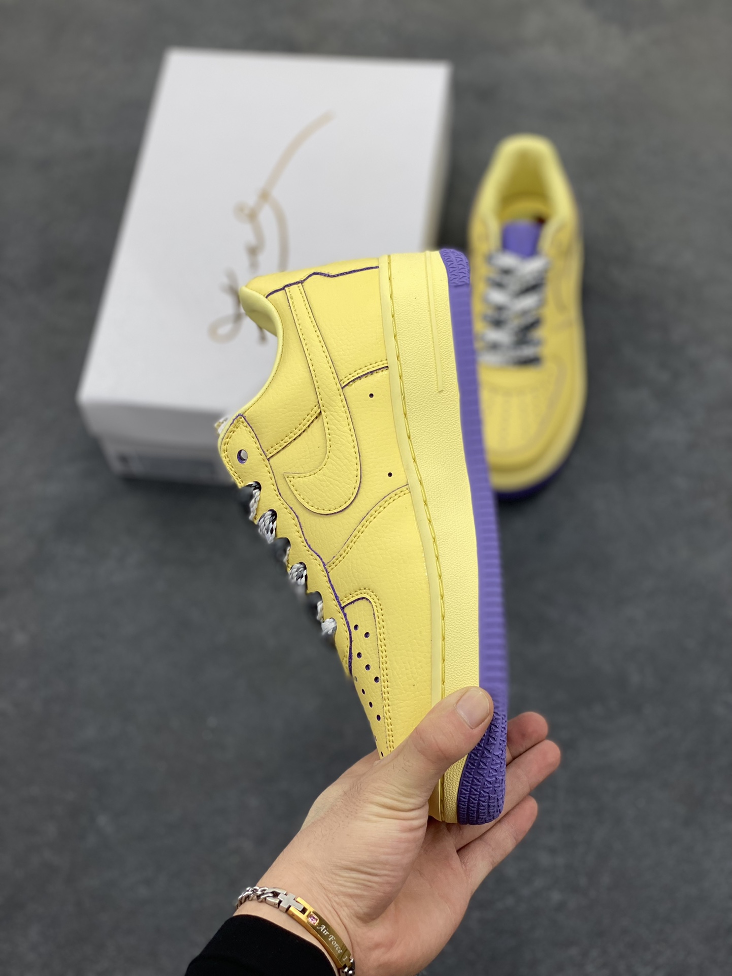图片[3]-Nike Air Force 1 Low 科比 空军一号低帮运动休闲板鞋 原楦头原纸板 打造纯正空军版型 专注外贸渠道 全掌内置蜂窝气垫 原盒配件 原厂中底钢印、拉帮完美 货号：HV9408-700 尺码：36 36.5 37.5 38 38.5 39 40 40.5 41 42 42.5 43 44 44.5 45-选品中心