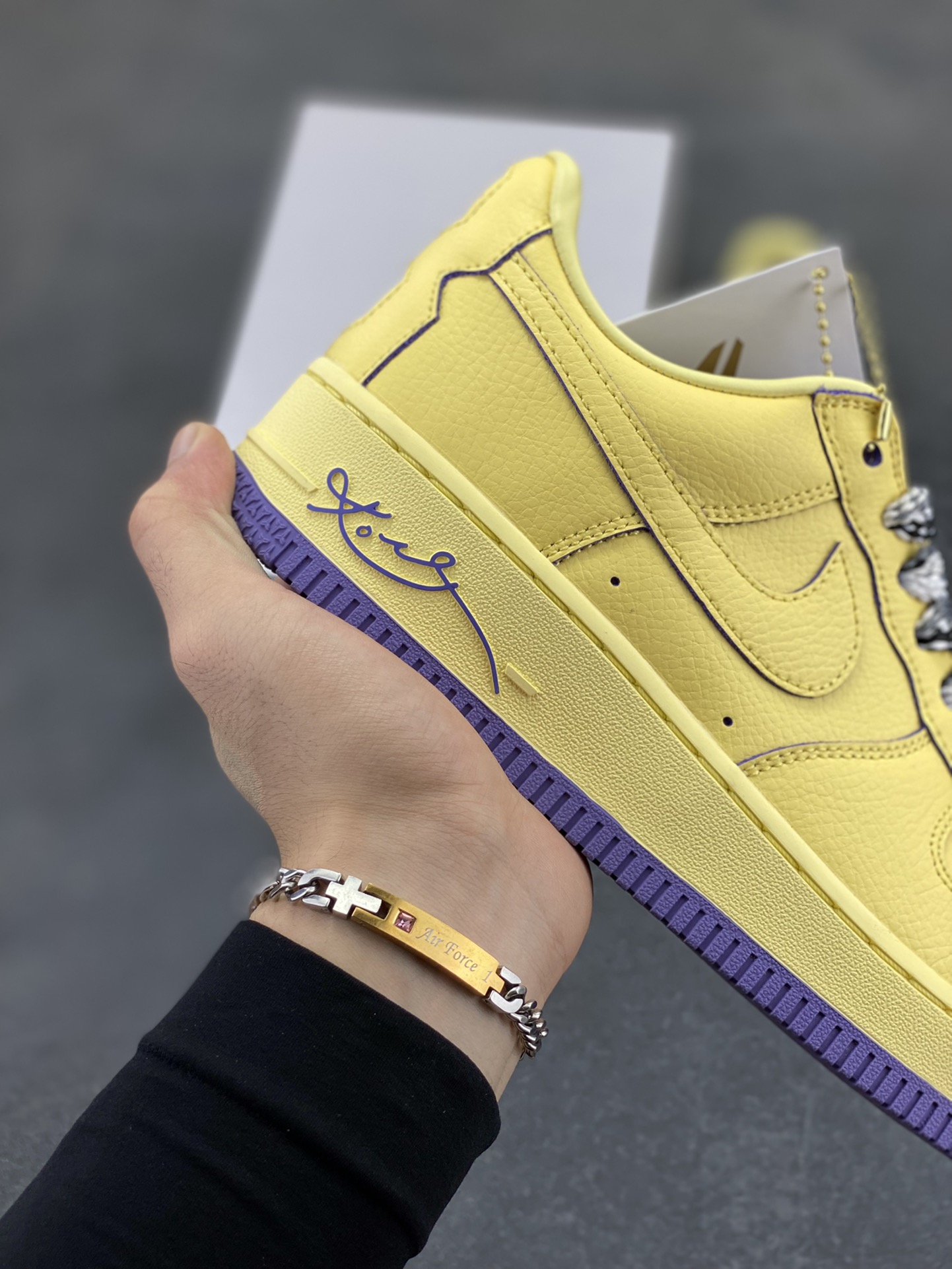 图片[6]-Nike Air Force 1 Low 科比 空军一号低帮运动休闲板鞋 原楦头原纸板 打造纯正空军版型 专注外贸渠道 全掌内置蜂窝气垫 原盒配件 原厂中底钢印、拉帮完美 货号：HV9408-700 尺码：36 36.5 37.5 38 38.5 39 40 40.5 41 42 42.5 43 44 44.5 45-选品中心