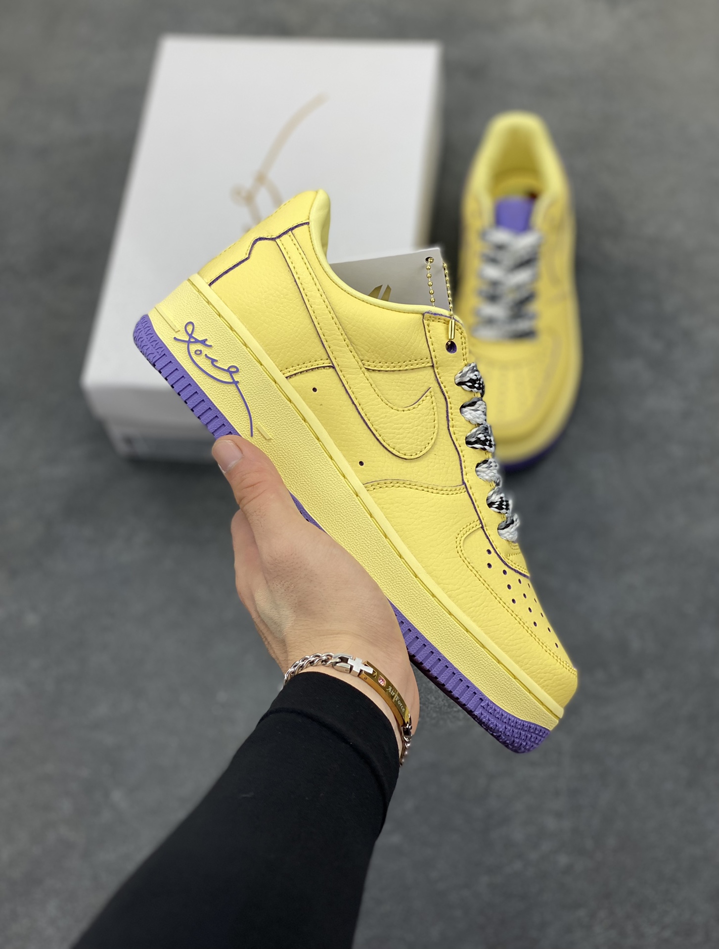Nike Air Force 1 Low 科比 空军一号低帮运动休闲板鞋 原楦头原纸板 打造纯正空军版型 专注外贸渠道 全掌内置蜂窝气垫 原盒配件 原厂中底钢印、拉帮完美 货号：HV9408-700 尺码：36 36.5 37.5 38 38.5 39 40 40.5 41 42 42.5 43 44 44.5 45-选品中心
