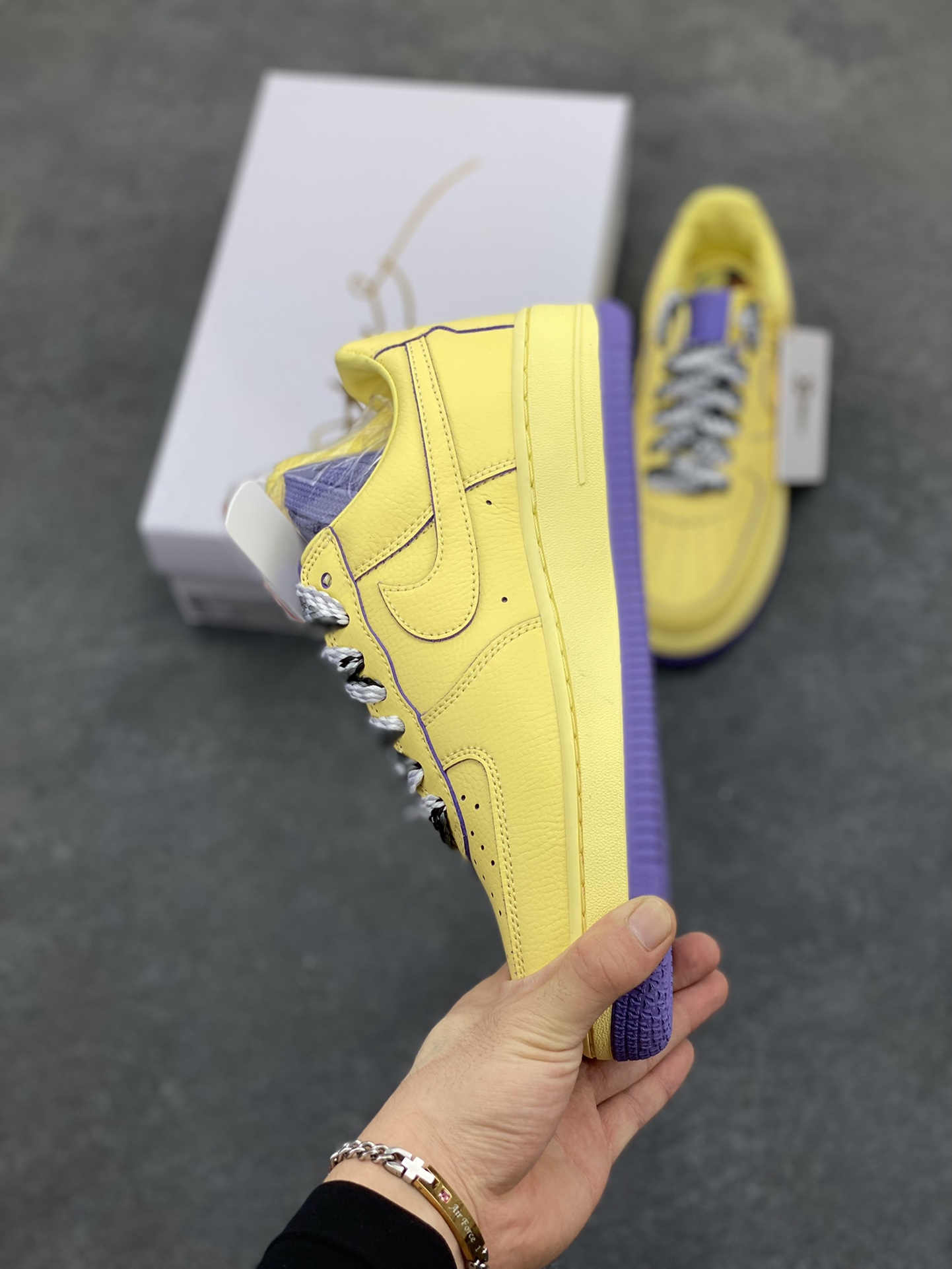 图片[4]-Nike Air Force 1 Low 科比 空军一号低帮运动休闲板鞋 原楦头原纸板 打造纯正空军版型 专注外贸渠道 全掌内置蜂窝气垫 原盒配件 原厂中底钢印、拉帮完美 货号：HV9408-700 尺码：36 36.5 37.5 38 38.5 39 40 40.5 41 42 42.5 43 44 44.5 45-选品中心