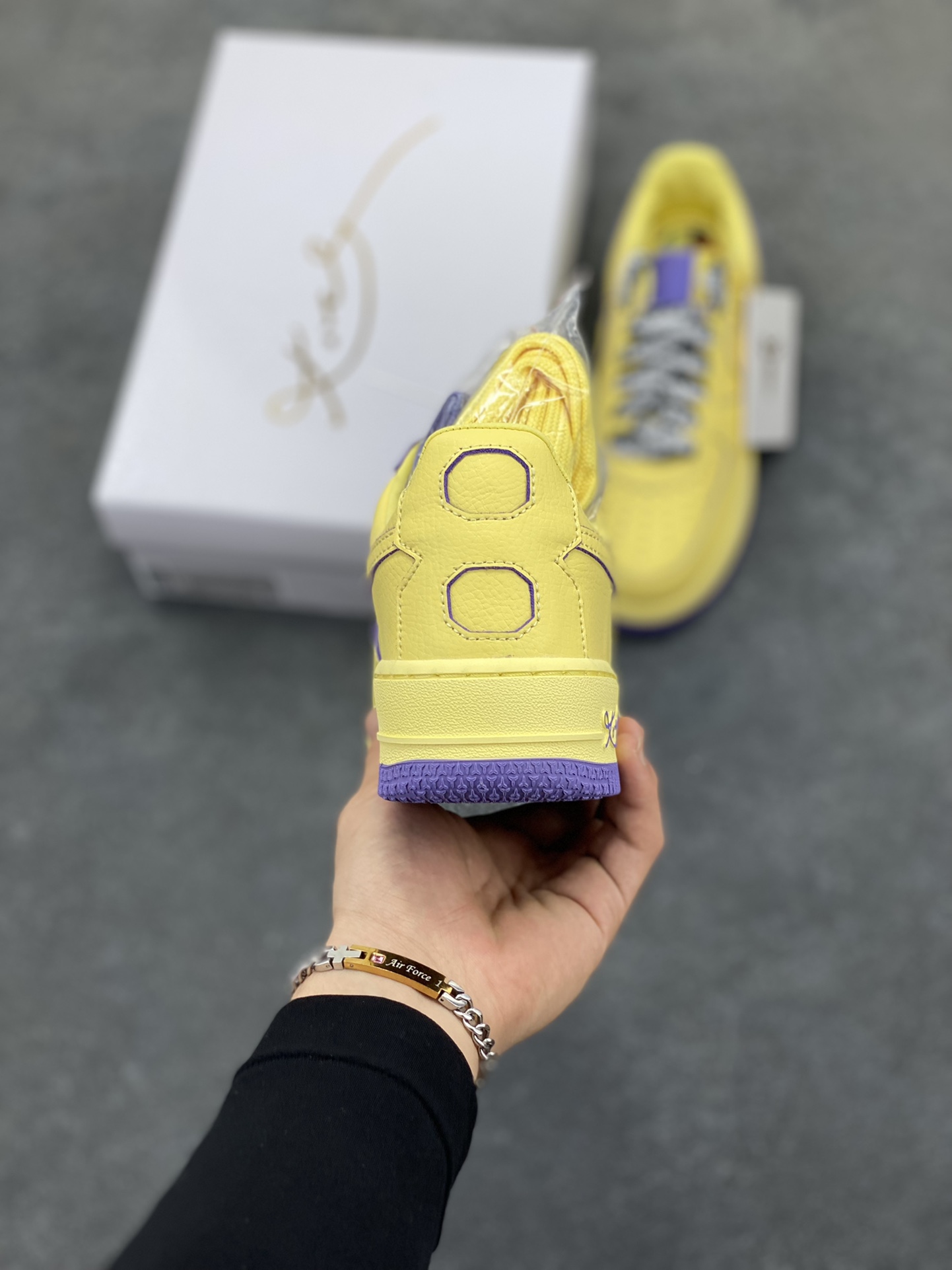 图片[3]-Nike Air Force 1 Low 科比 空军一号低帮运动休闲板鞋 原楦头原纸板 打造纯正空军版型 专注外贸渠道 全掌内置蜂窝气垫 原盒配件 原厂中底钢印、拉帮完美 货号：HV9408-700 尺码：36 36.5 37.5 38 38.5 39 40 40.5 41 42 42.5 43 44 44.5 45-选品中心