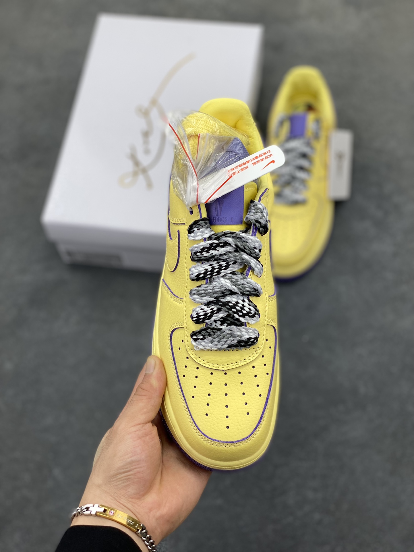 图片[2]-Nike Air Force 1 Low 科比 空军一号低帮运动休闲板鞋 原楦头原纸板 打造纯正空军版型 专注外贸渠道 全掌内置蜂窝气垫 原盒配件 原厂中底钢印、拉帮完美 货号：HV9408-700 尺码：36 36.5 37.5 38 38.5 39 40 40.5 41 42 42.5 43 44 44.5 45-选品中心