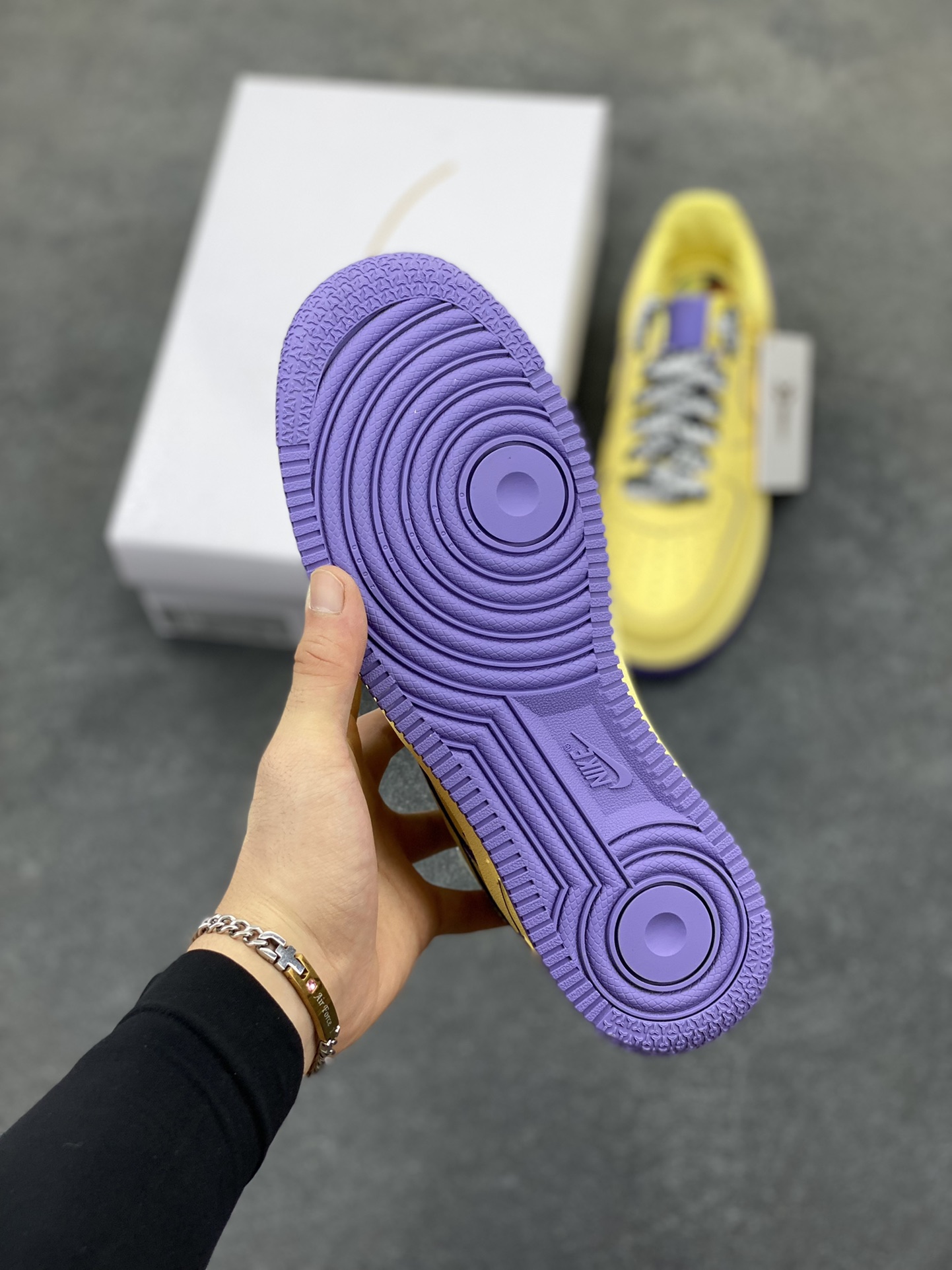 图片[5]-Nike Air Force 1 Low 科比 空军一号低帮运动休闲板鞋 原楦头原纸板 打造纯正空军版型 专注外贸渠道 全掌内置蜂窝气垫 原盒配件 原厂中底钢印、拉帮完美 货号：HV9408-700 尺码：36 36.5 37.5 38 38.5 39 40 40.5 41 42 42.5 43 44 44.5 45-选品中心