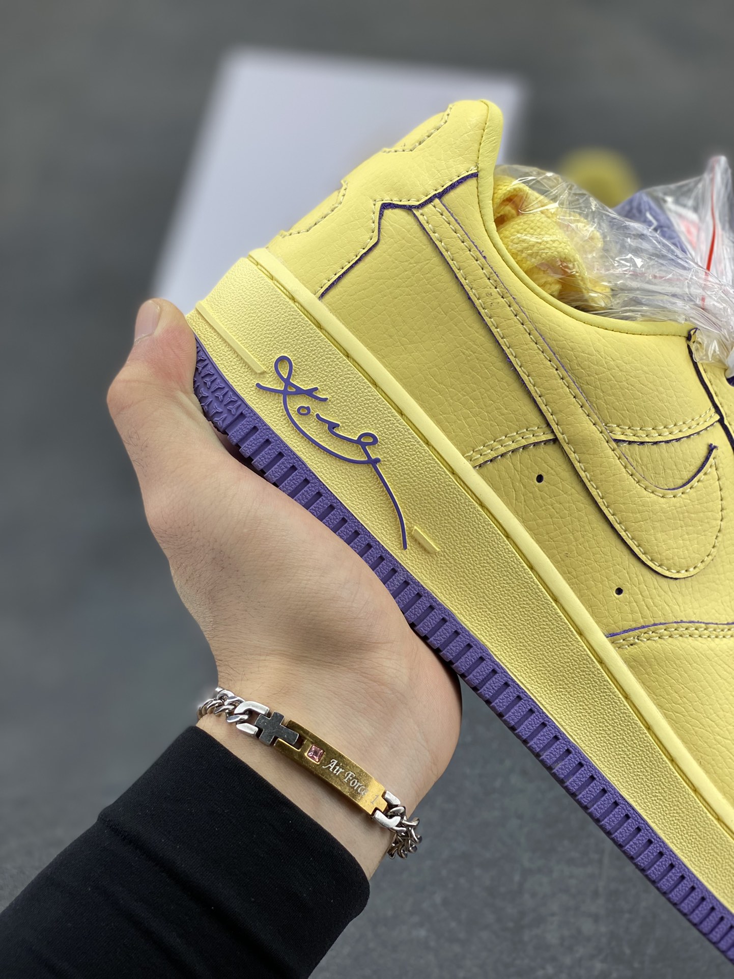 图片[6]-Nike Air Force 1 Low 科比 空军一号低帮运动休闲板鞋 原楦头原纸板 打造纯正空军版型 专注外贸渠道 全掌内置蜂窝气垫 原盒配件 原厂中底钢印、拉帮完美 货号：HV9408-700 尺码：36 36.5 37.5 38 38.5 39 40 40.5 41 42 42.5 43 44 44.5 45-选品中心