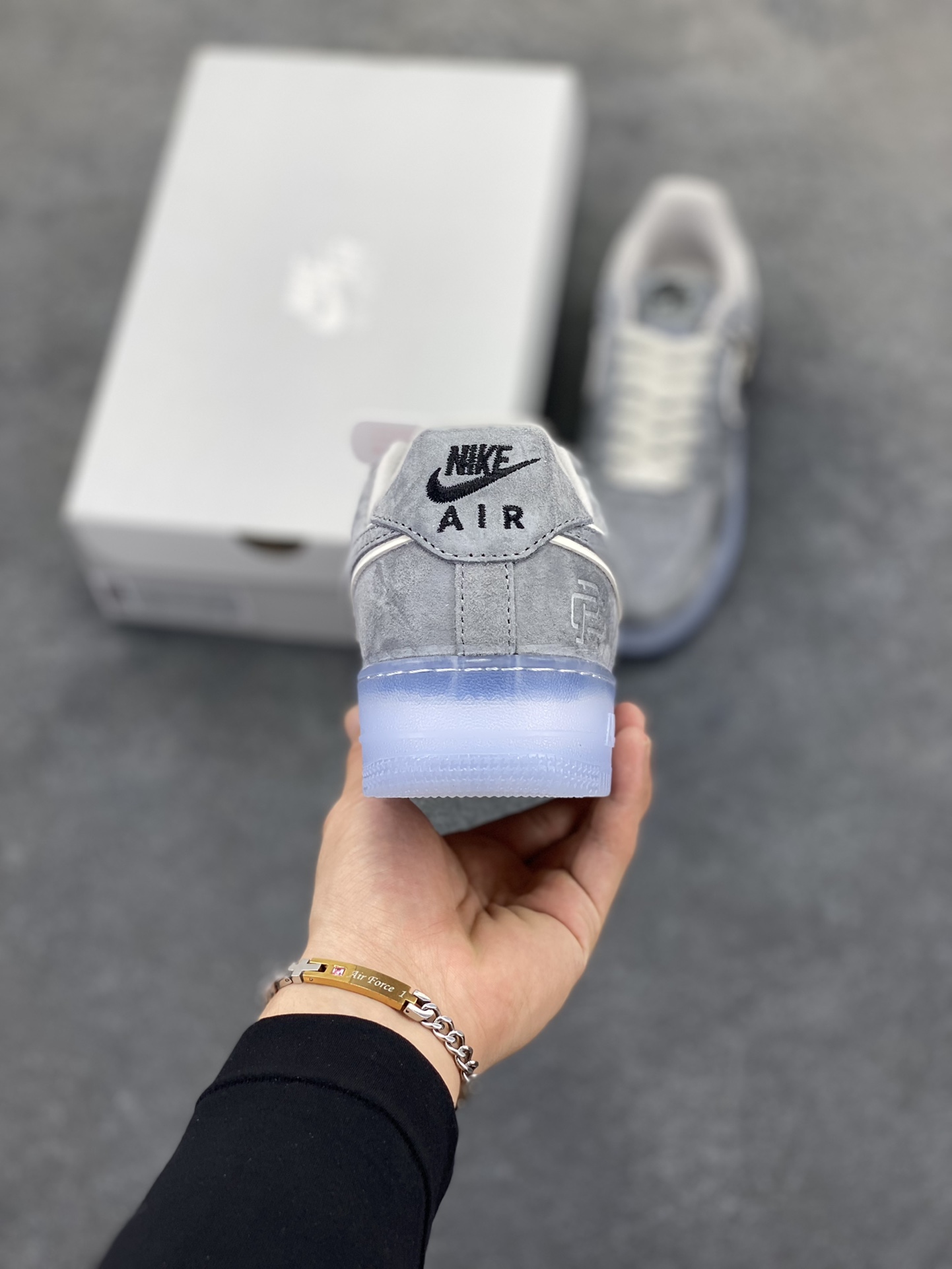 图片[4]-Air Force 1 ‘07 Low 卫冕冠军 原楦头原纸板 打造纯正空军版型 #专注外贸渠道 全掌内置蜂窝气垫 #原盒配件 原厂中底钢印、拉帮完美 货号：AA1117-199 尺码：39 40 40.5 41 42 42.5 43 44 44.5 45-选品中心