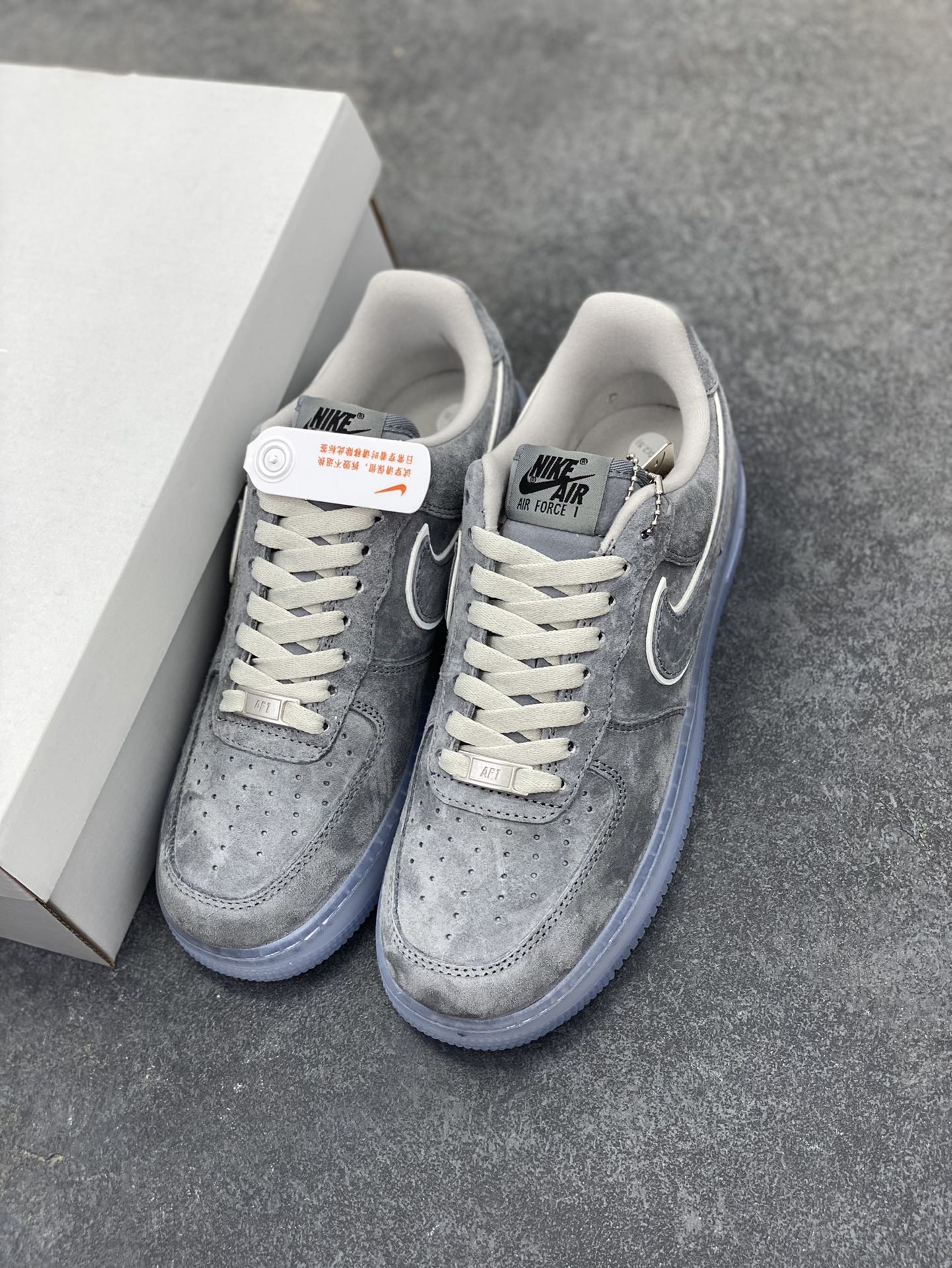 图片[8]-Air Force 1 ‘07 Low 卫冕冠军 原楦头原纸板 打造纯正空军版型 #专注外贸渠道 全掌内置蜂窝气垫 #原盒配件 原厂中底钢印、拉帮完美 货号：AA1117-199 尺码：39 40 40.5 41 42 42.5 43 44 44.5 45-选品中心