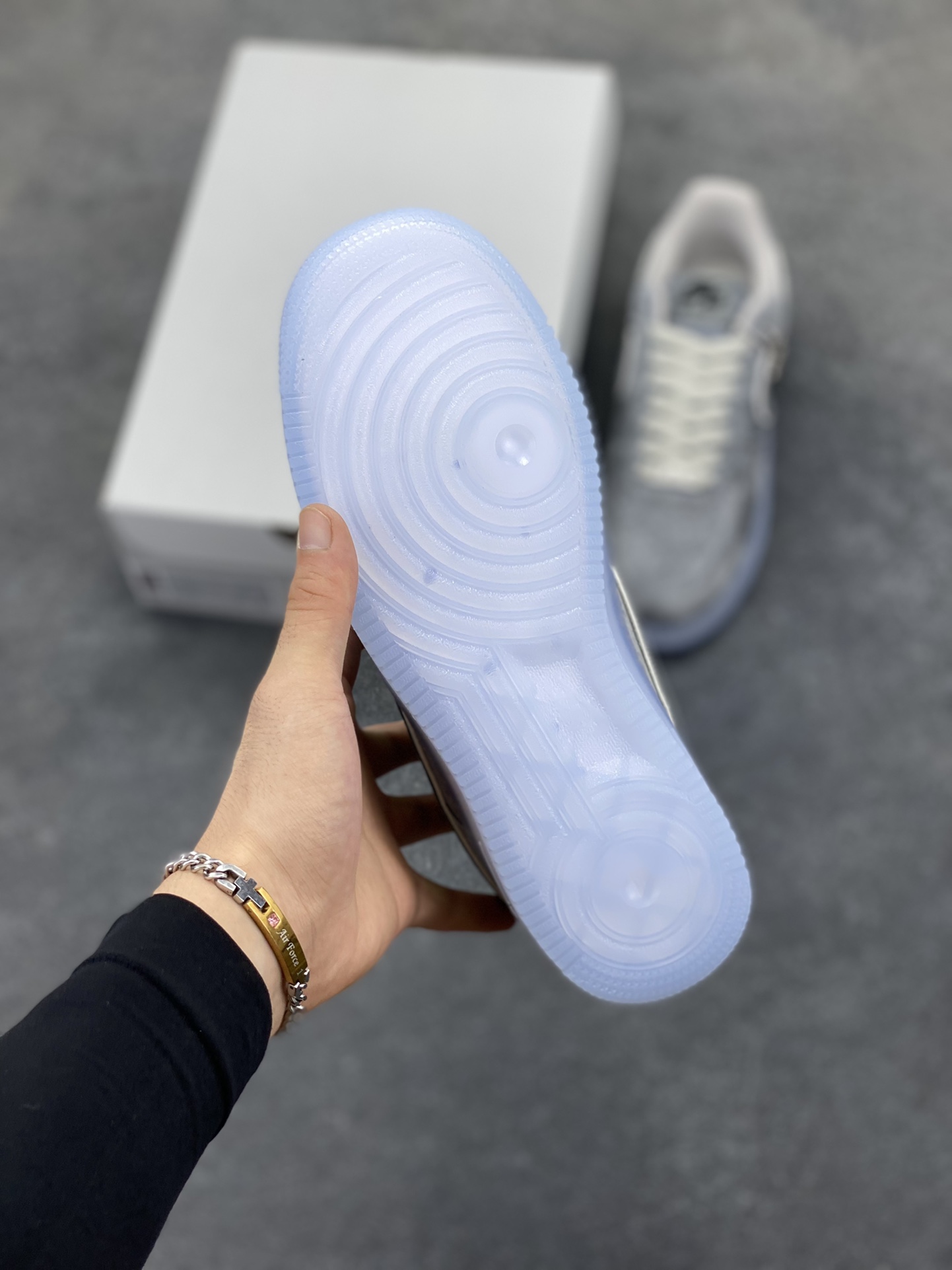 图片[5]-Air Force 1 ‘07 Low 卫冕冠军 原楦头原纸板 打造纯正空军版型 #专注外贸渠道 全掌内置蜂窝气垫 #原盒配件 原厂中底钢印、拉帮完美 货号：AA1117-199 尺码：39 40 40.5 41 42 42.5 43 44 44.5 45-选品中心